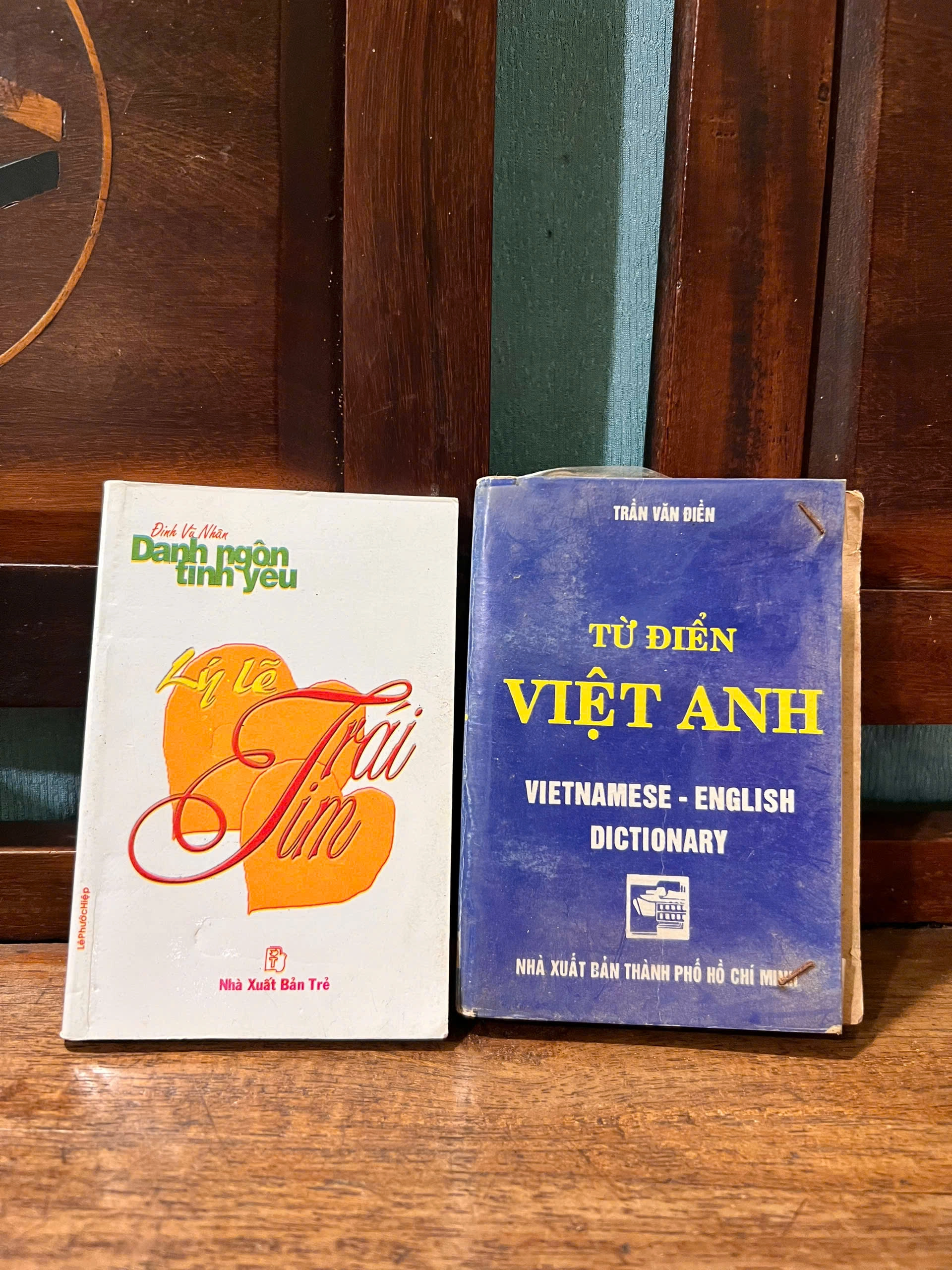 Từ Điển Việt - Anh / Lý lẽ trái tim by  - Sách Book Cover - Ngọc Hiển Books