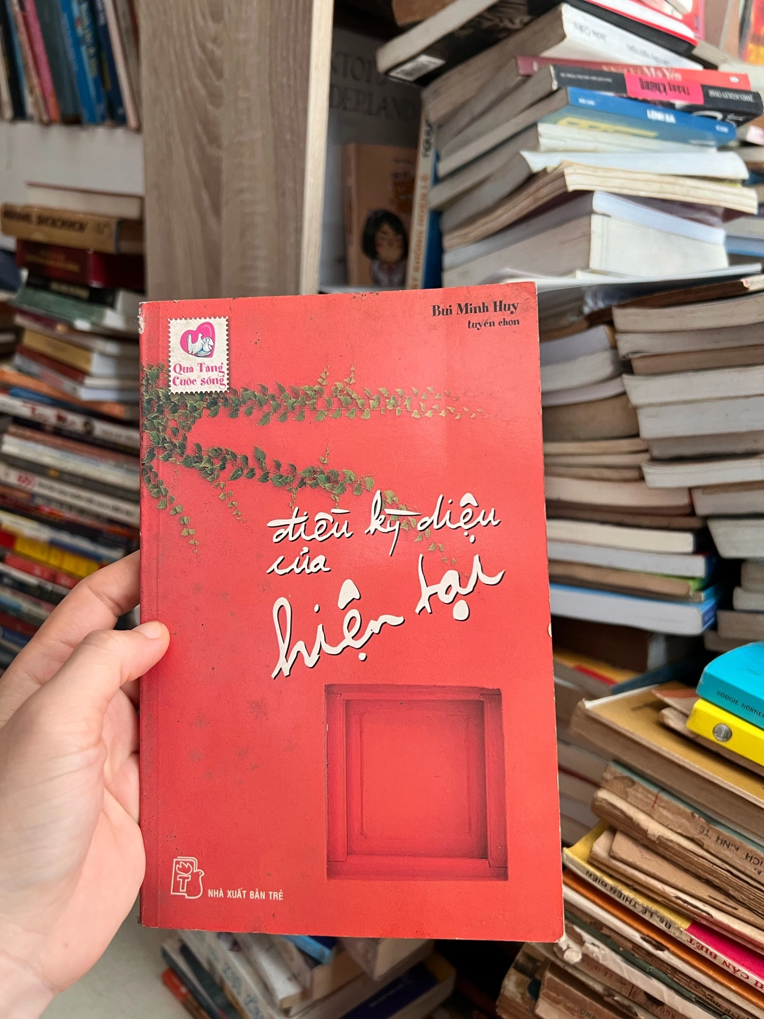 Điều kì diệu của hiện tại by  - Sách Book Cover - Ngọc Hiển Books