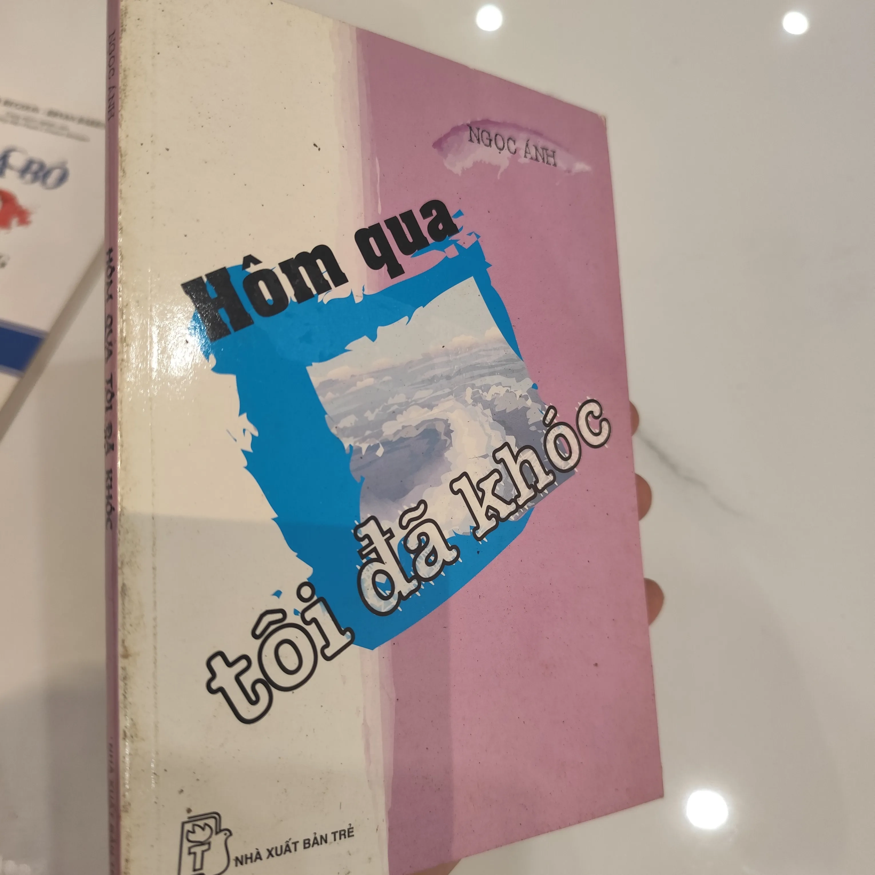 Hôm qua tôi đã khóc by  - Sách Book Cover - Ngọc Hiển Books