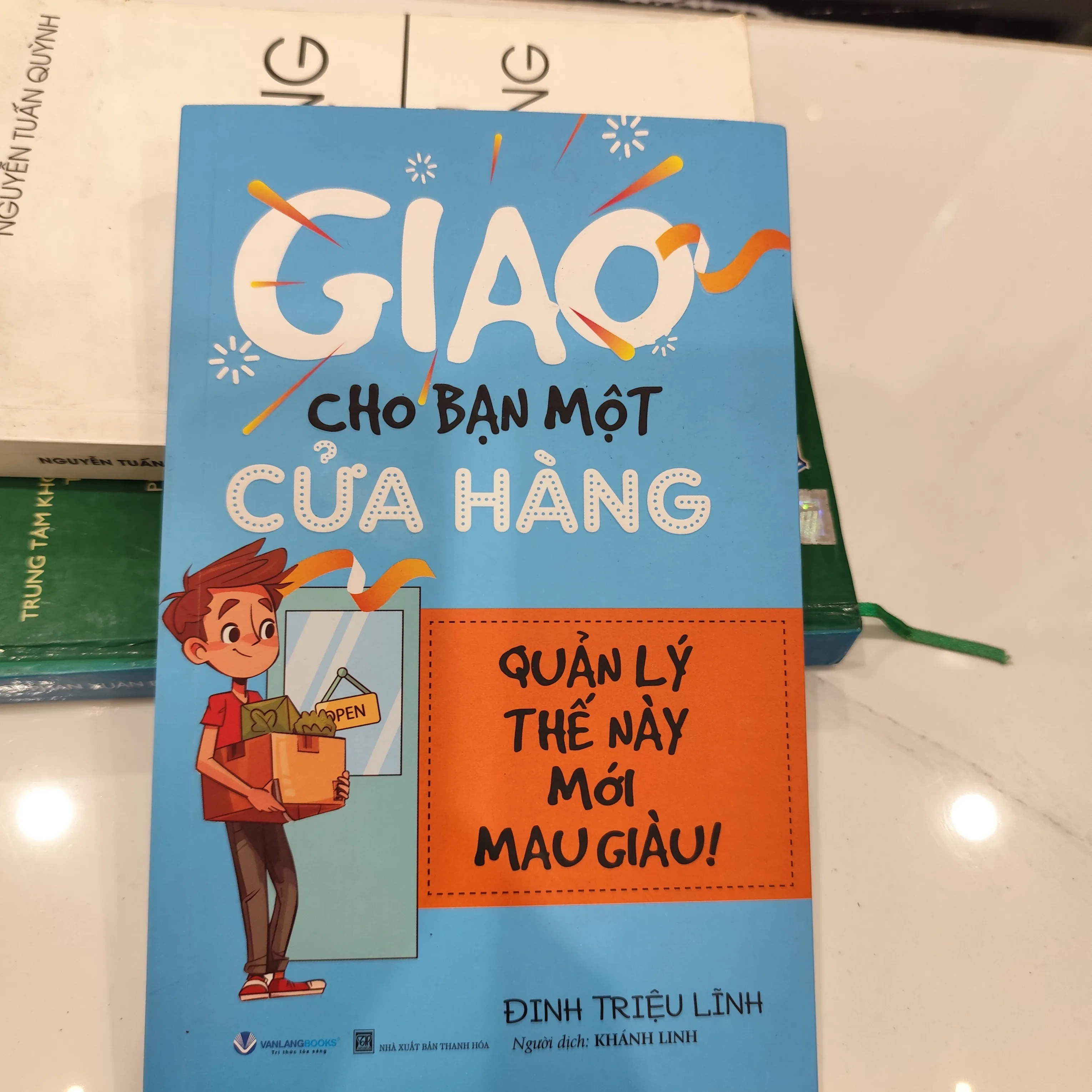 Giao cho bạn 1 cửa hàng quản lý thế nào mới mau giàu by  - Sách Book Cover - Ngọc Hiển Books