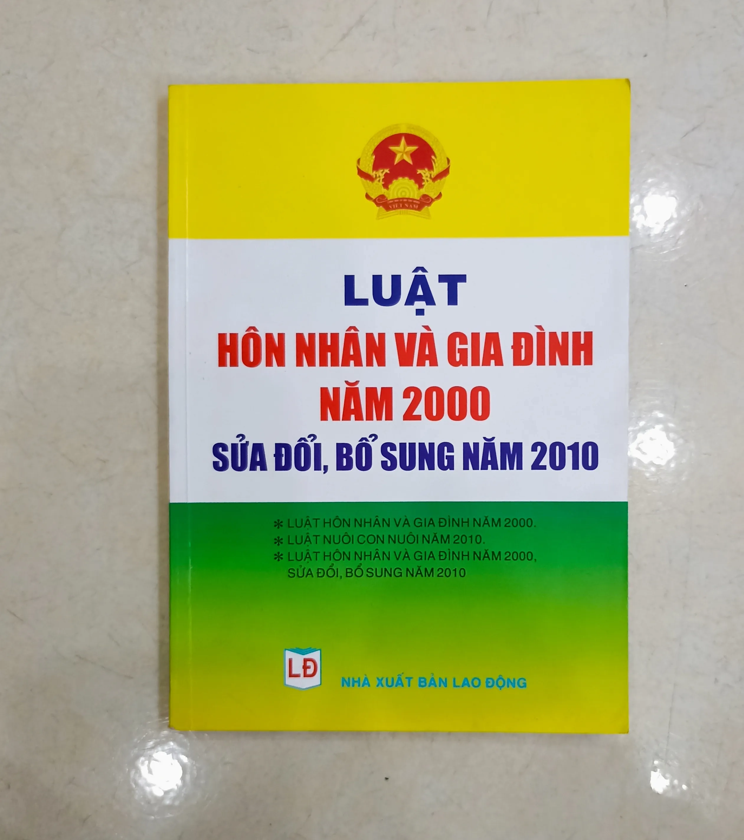 Luật hôn nhân & gia đình năm 2000 🌻 by  - Sách Book Cover - Ngọc Hiển Books