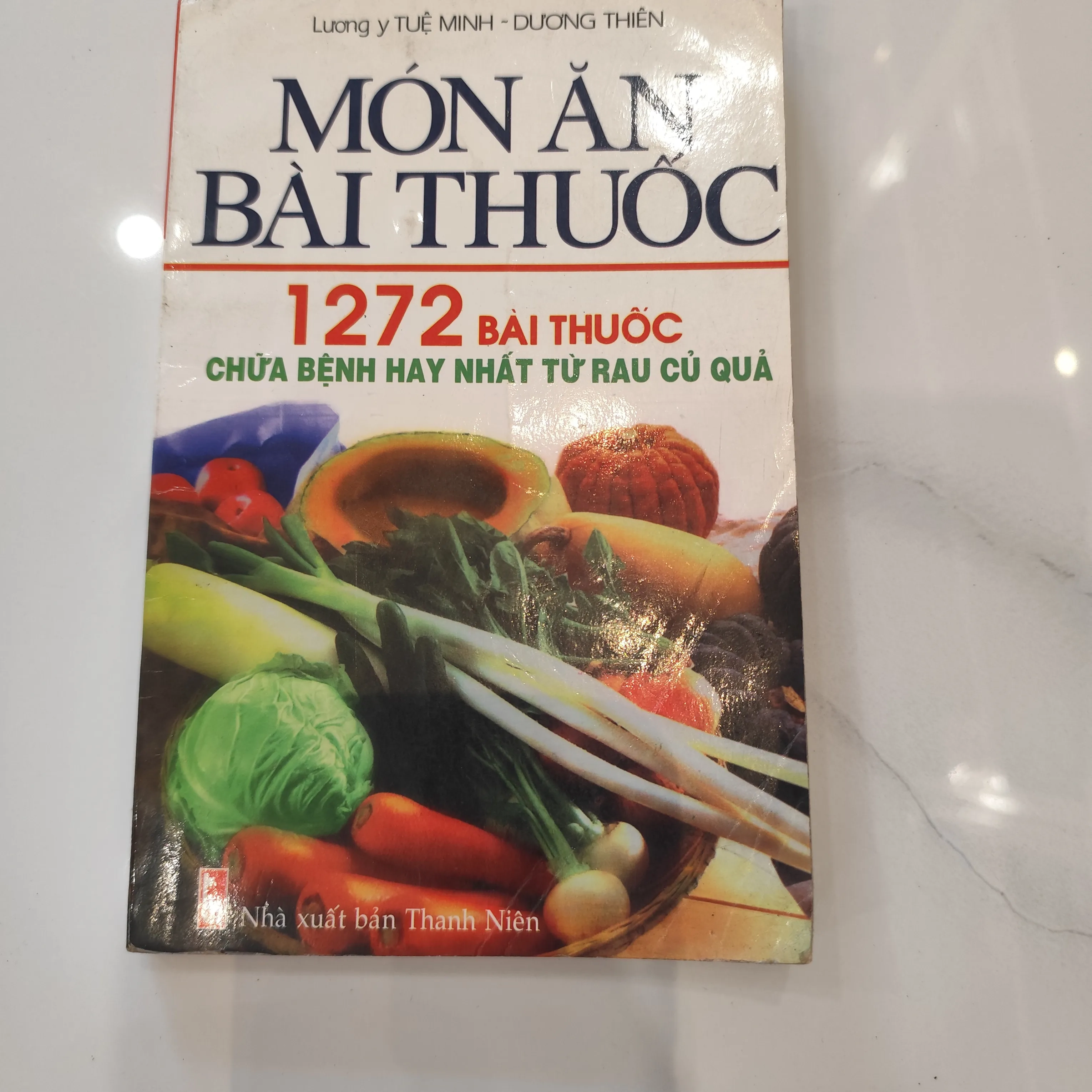 Món Ăn Bài Thuốc - 1272 bài thuốc chữa bệnh hay nhất từ rau củ quả by  - Sách Book Cover - Ngọc Hiển Books
