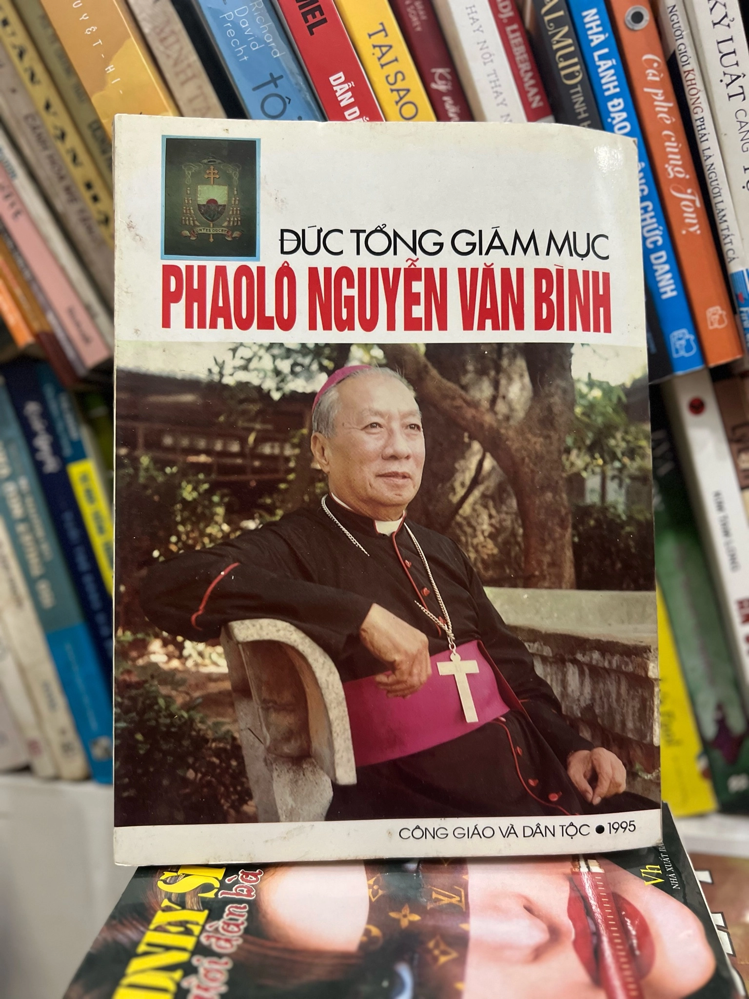Đức tổng giám mục - Phao Lô Nguyễn Văn Bình by  - Sách Book Cover - Ngọc Hiển Books