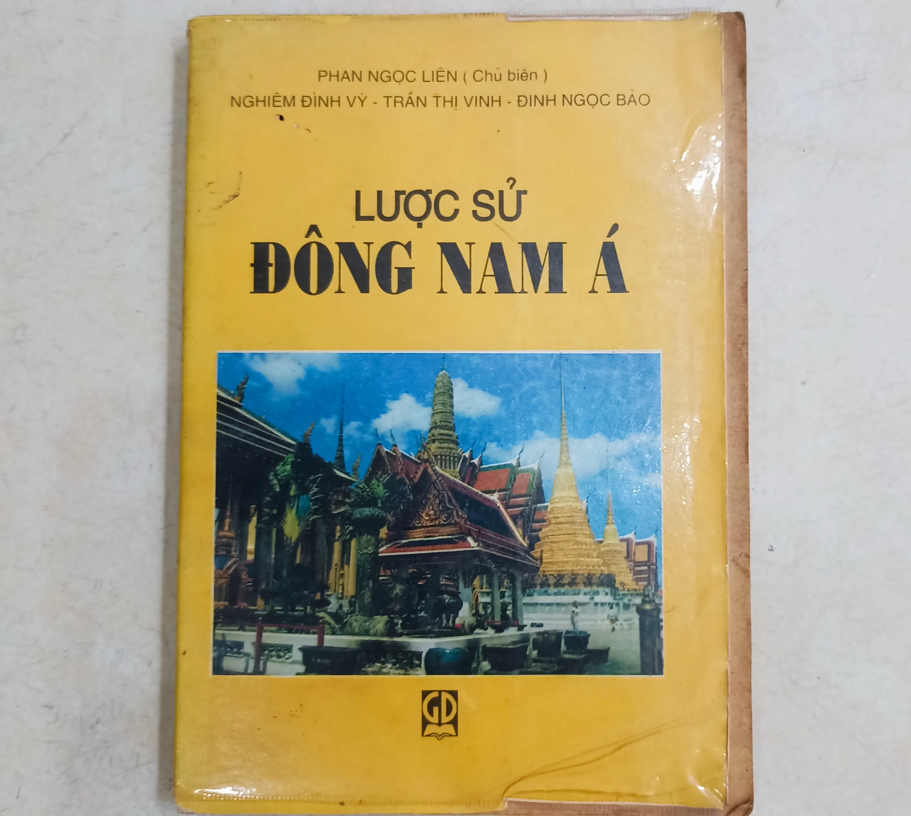 Lược sử Đông Nam Á 🌻 by  - Sách Book Cover - Ngọc Hiển Books