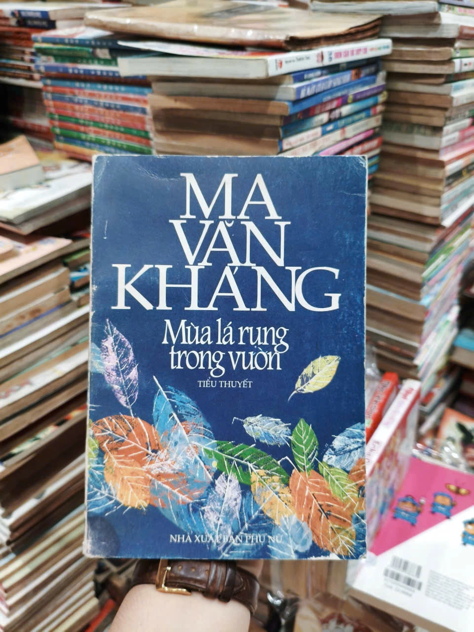 Mùa Lá Rụng Trong Vườn - Ma Văn Kháng by Ma Văn Kháng - Sách Book Cover - Ngọc Hiển Books