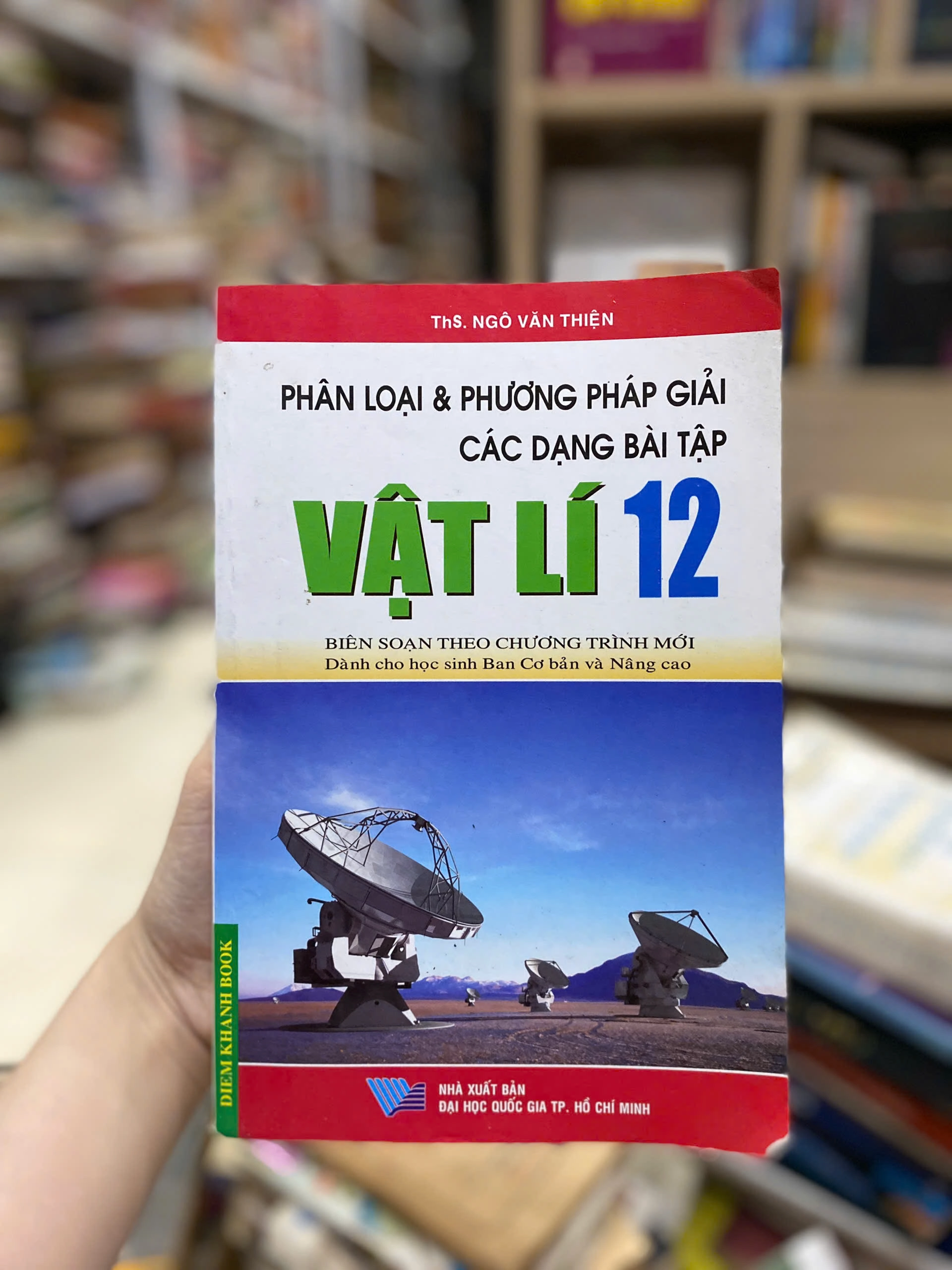 Phân loại và phương pháp giải các dạng bào tập Vật Lý 12 by  - Sách Book Cover - Ngọc Hiển Books