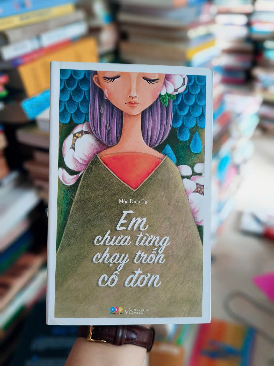 Em Chưa Từng Chạy Trốn Cô Đơn by  - Sách Book Cover - Ngọc Hiển Books