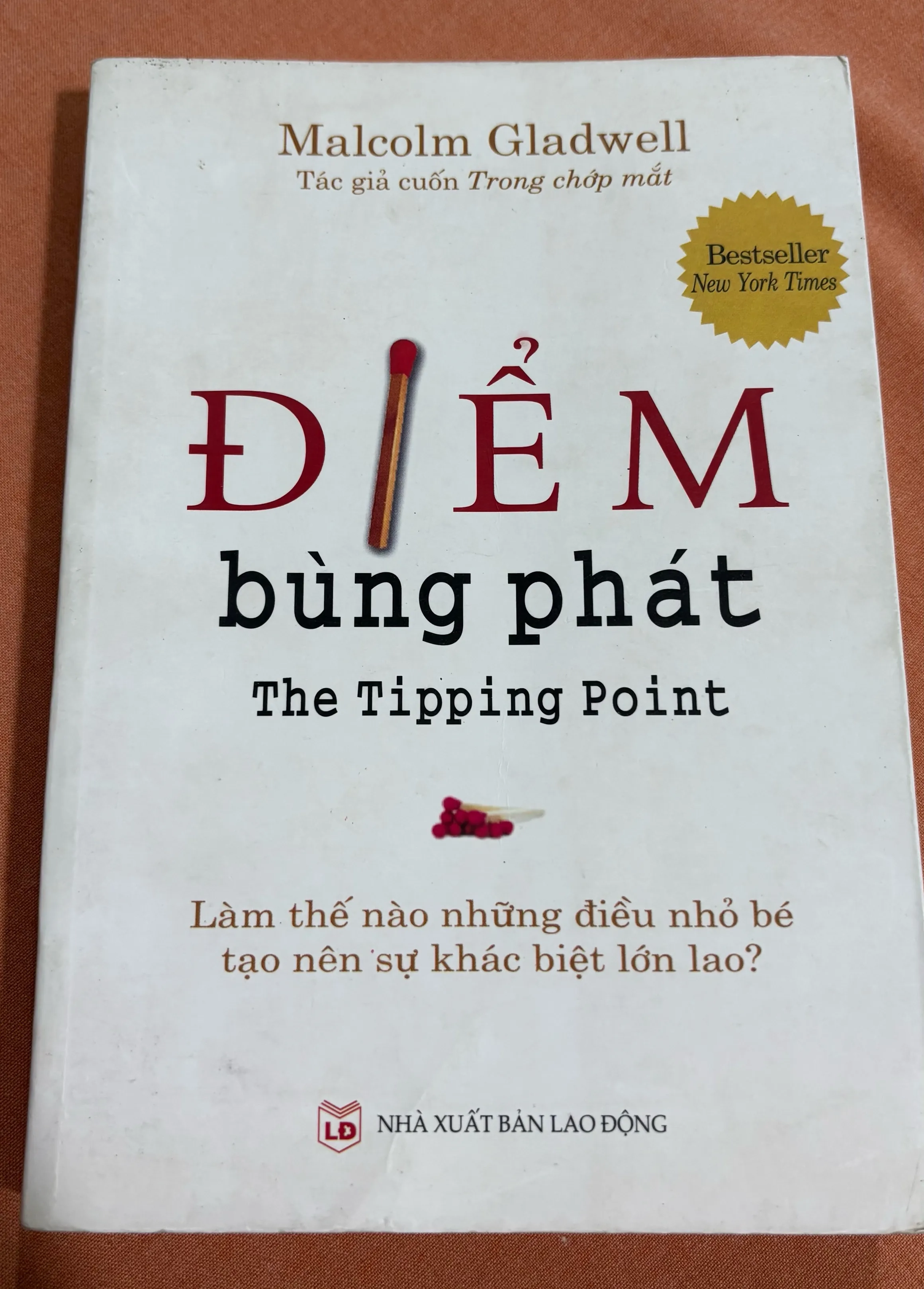 Điểm bùng phát 🌊 by  - Sách Book Cover - Ngọc Hiển Books