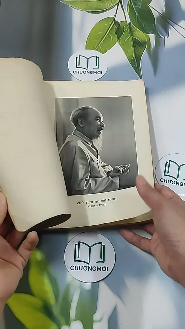 [MIỄN PHÍ BỌC SÁCH] Thơ Ca Hồ Chủ Tịch (1974) 674966
