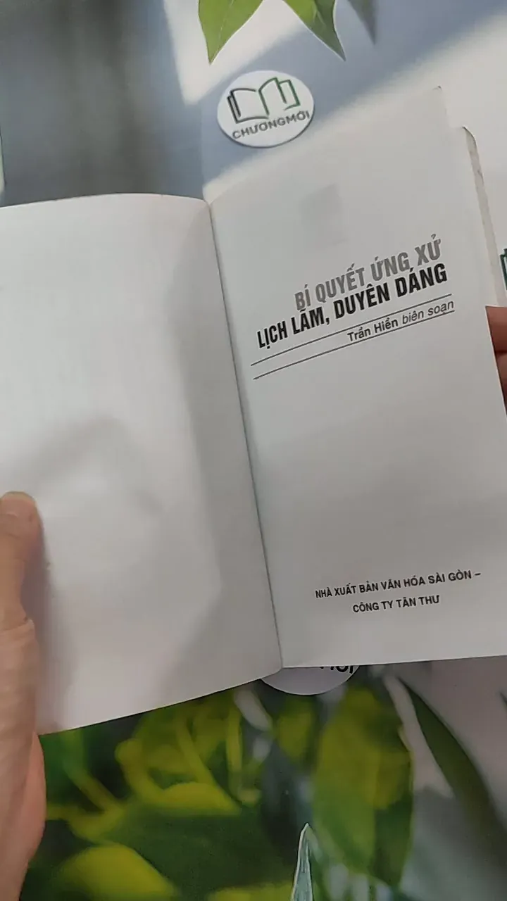 Combo: Giao Tiếp Ứng Xử Tuổi Học Đường, Bí Quyết Ứng Xử Duyên Dáng - Nguyễn Hồi Loan 787022