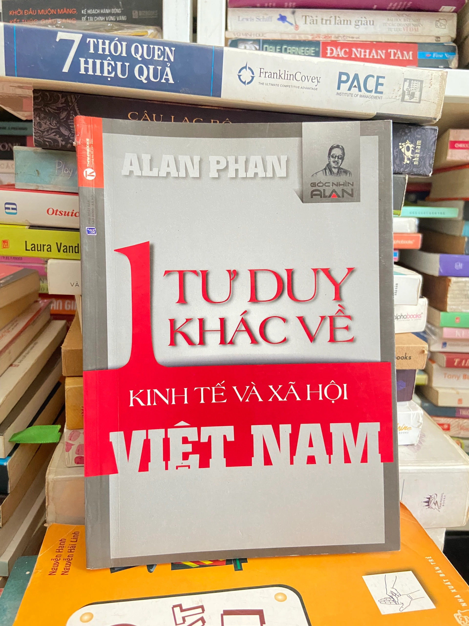 Một Tư Duy Khác Về Kinh Tế Và Xã Hội Việt Nam - Alan Phan by Alan Phan - Sách Book Cover - Ngọc Hiển Books