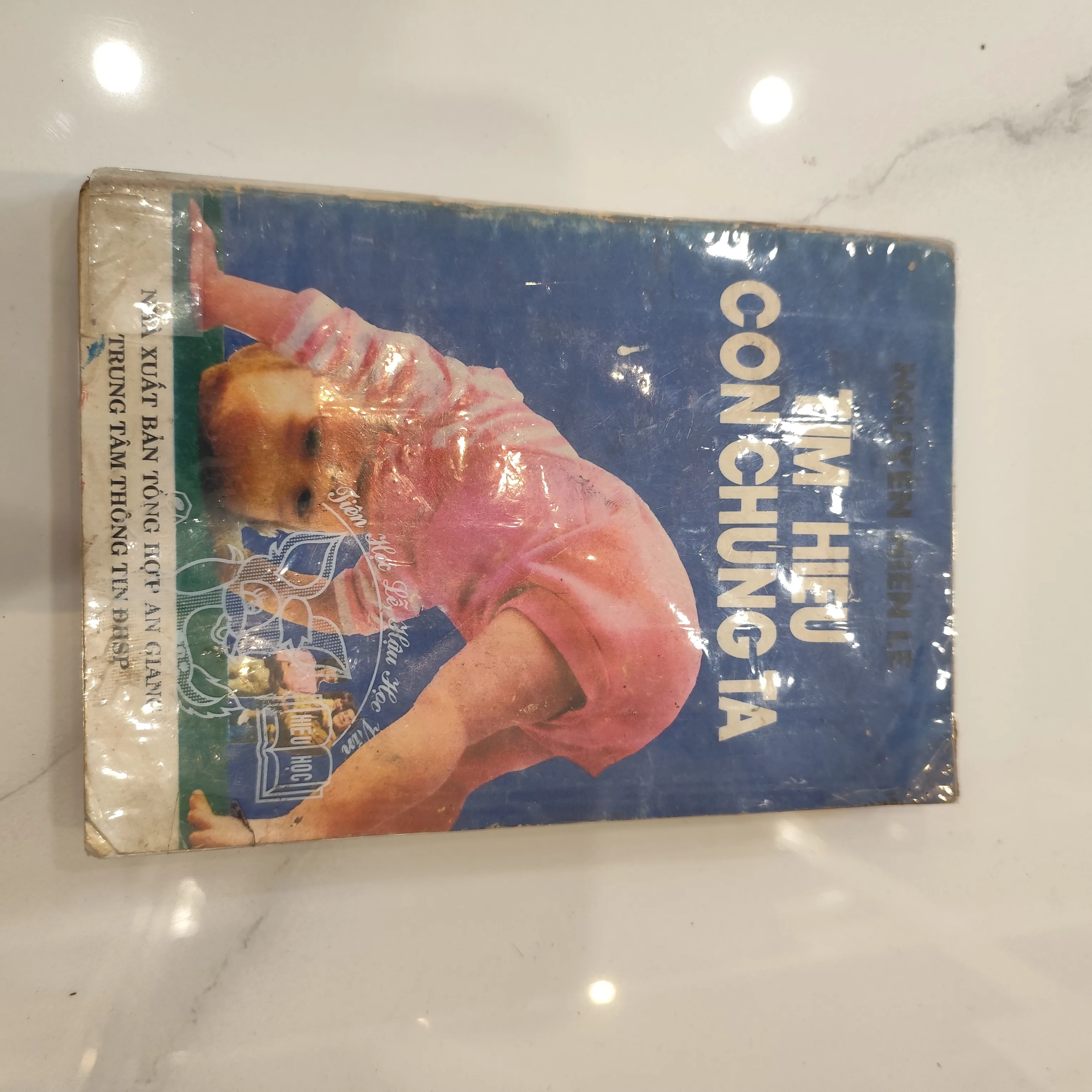 Tìm hiểu con chúng ta by  - Sách Book Cover - Ngọc Hiển Books