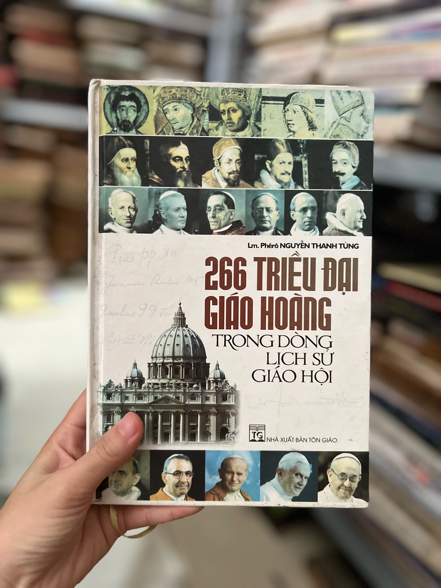 266 triều đại Giáo Hoàng trong lịch sử giáo hội by  - Sách Book Cover - Ngọc Hiển Books