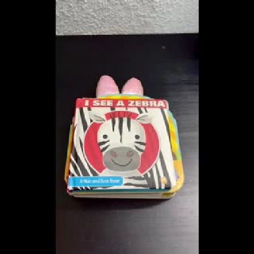 Board book I SEE A ZEBRA – SÁCH TRỐN TÌM SIÊU VUI CHO BÉ YÊU!