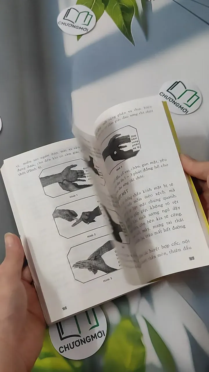 Khám Và Chữa Bệnh Qua Đôi Bàn Tay - Tào Nga 780827