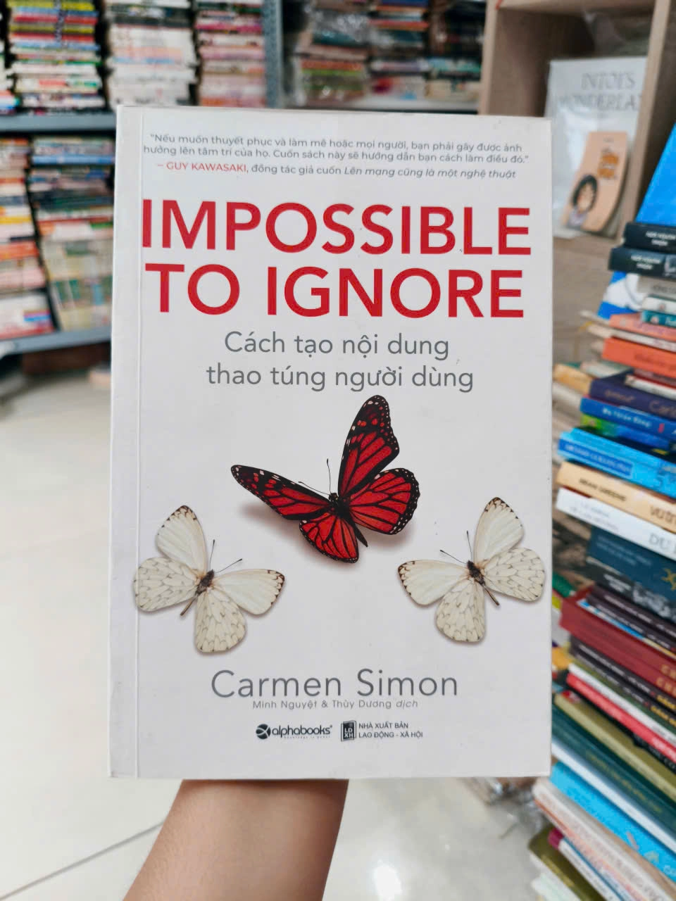 Cách Tạo Nội Dung, Thao Túng Người Dùng - Impossible To Ignore by Carmen Simon - Sách Book Cover - Ngọc Hiển Books