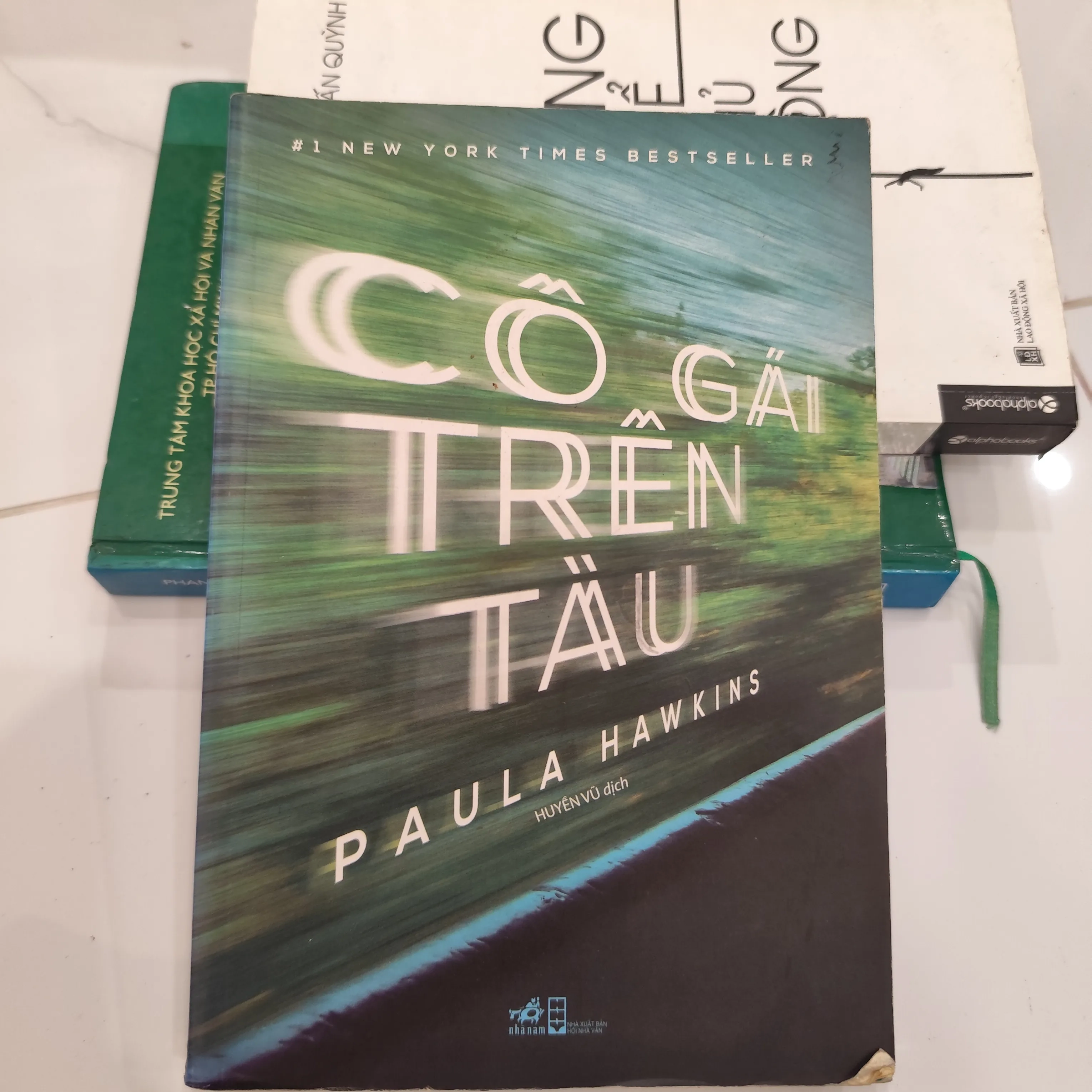 Cô gái trên tàu by  - Sách Book Cover - Ngọc Hiển Books