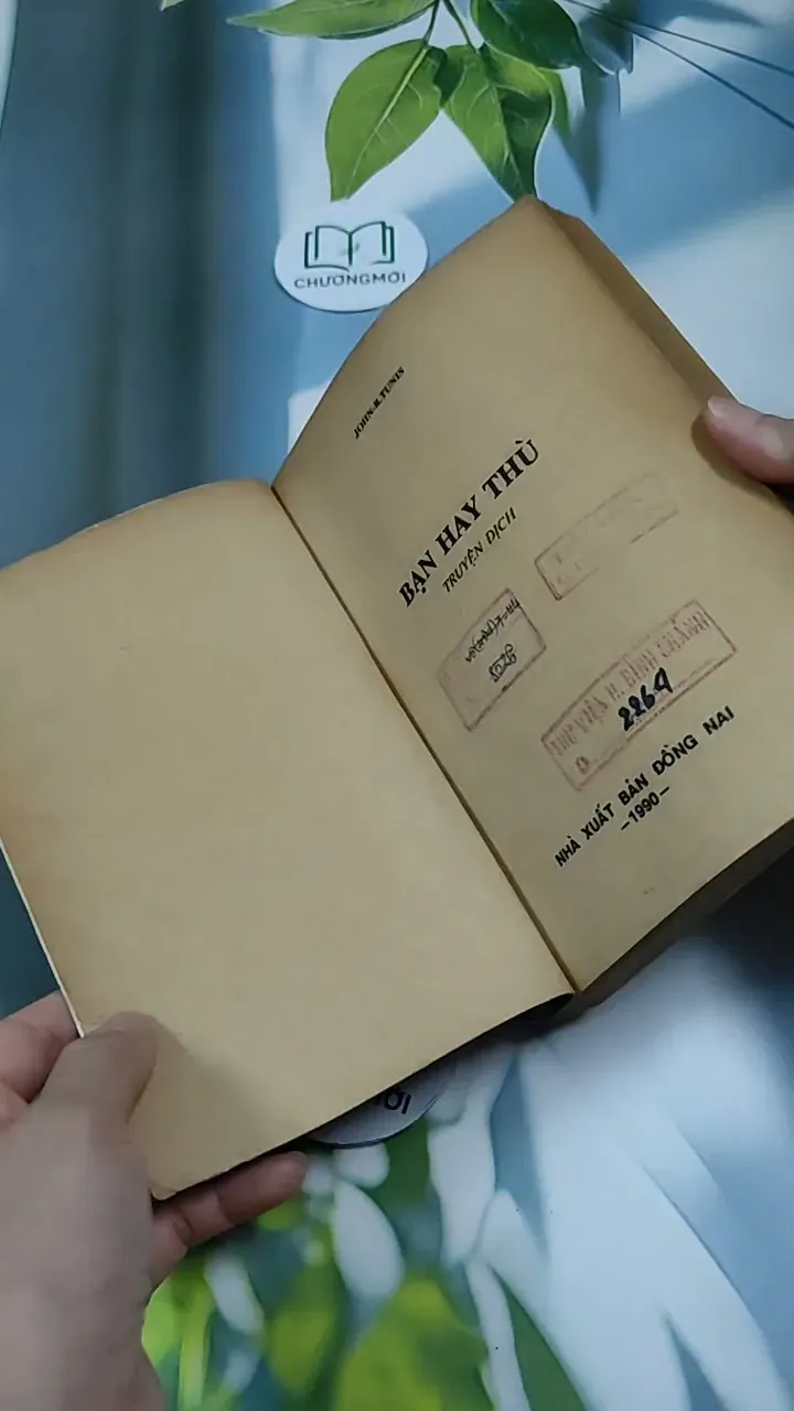 Bạn Hay Thù - John R. Tunis 713880