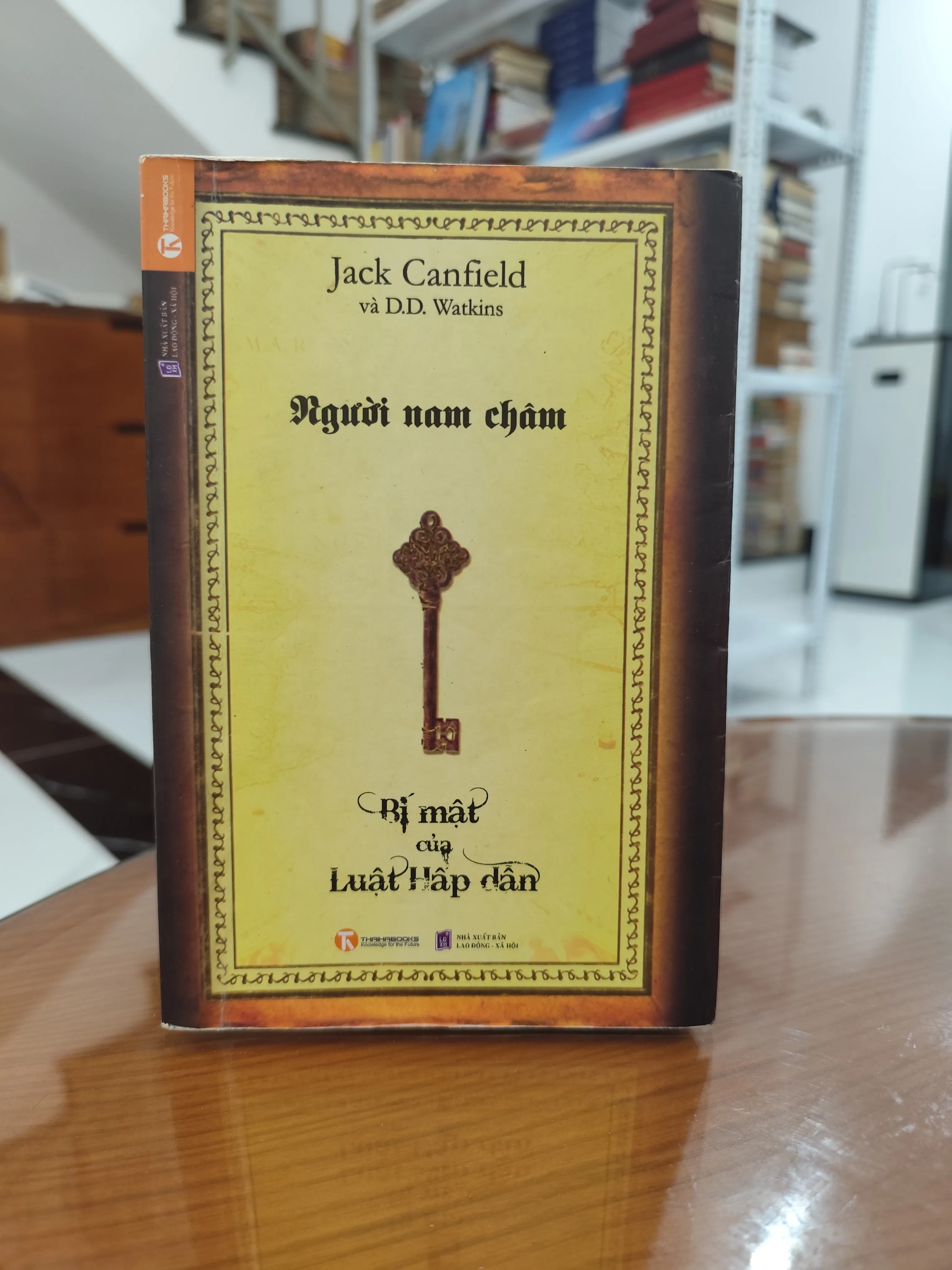 Người nam châm bí mật của luật hấp dẫn by  - Sách Book Cover - Ngọc Hiển Books