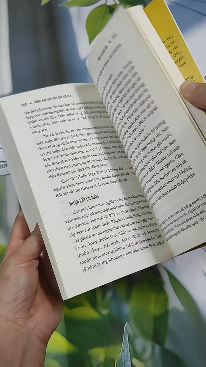 [MIỄN PHÍ BỌC SÁCH] Đừng Bao Giờ Chia Đôi Lợi Ích Trong Mọi Cuộc Đàm Phán - Chris Voss & Tahl Raz 787064