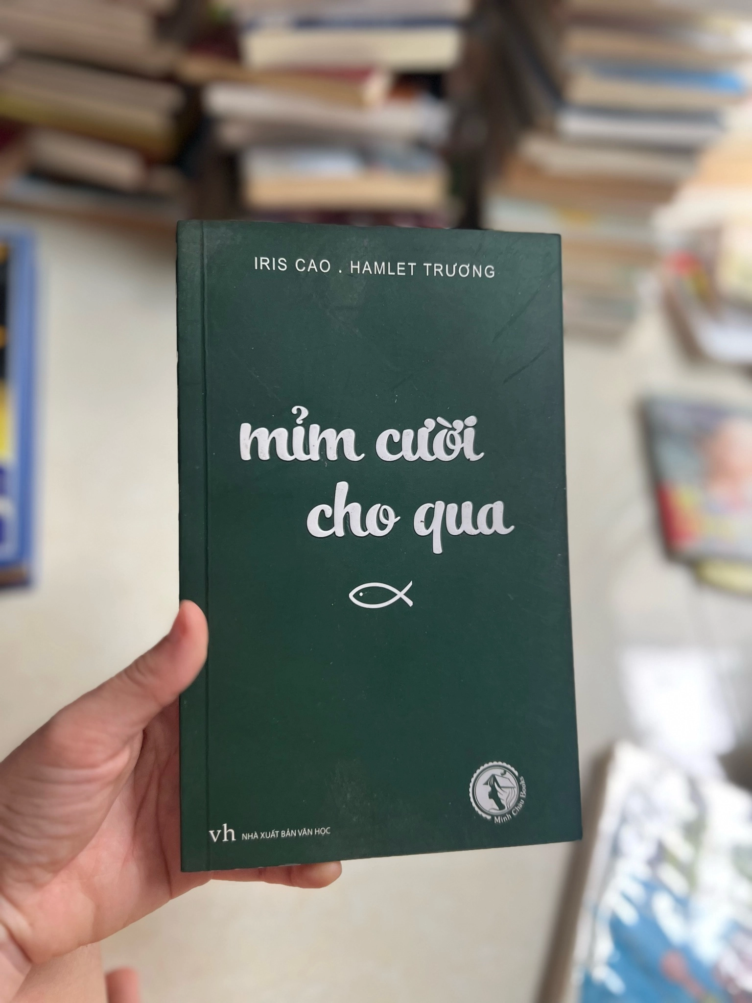 Mỉm cười cho qua by  - Sách Book Cover - Ngọc Hiển Books