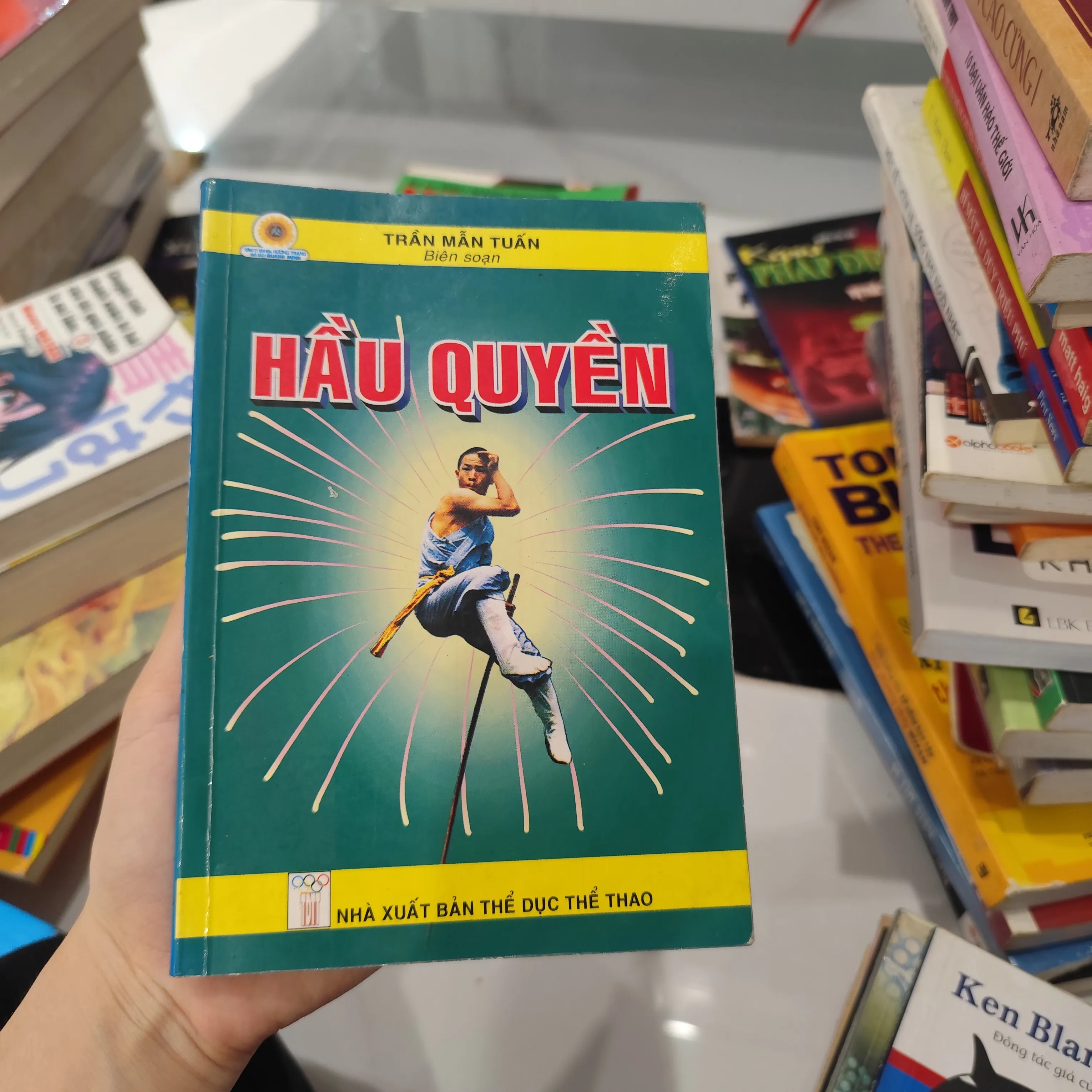 Hầu Quyền. by  - Sách Book Cover - Ngọc Hiển Books