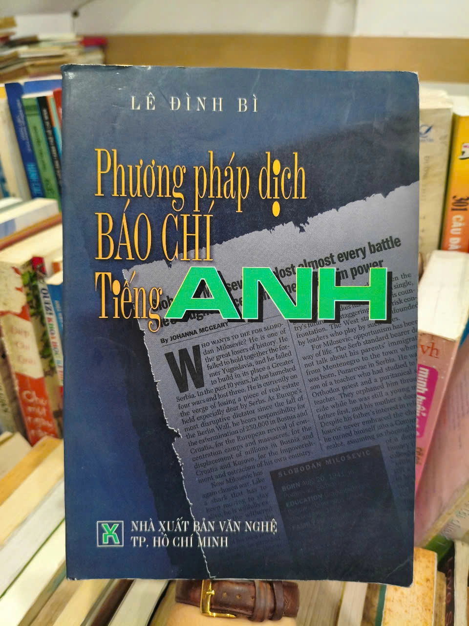 Phương Pháp Dịch Báo Chí Tiếng Anh by Lê Đình Bì - Sách Book Cover - Ngọc Hiển Books