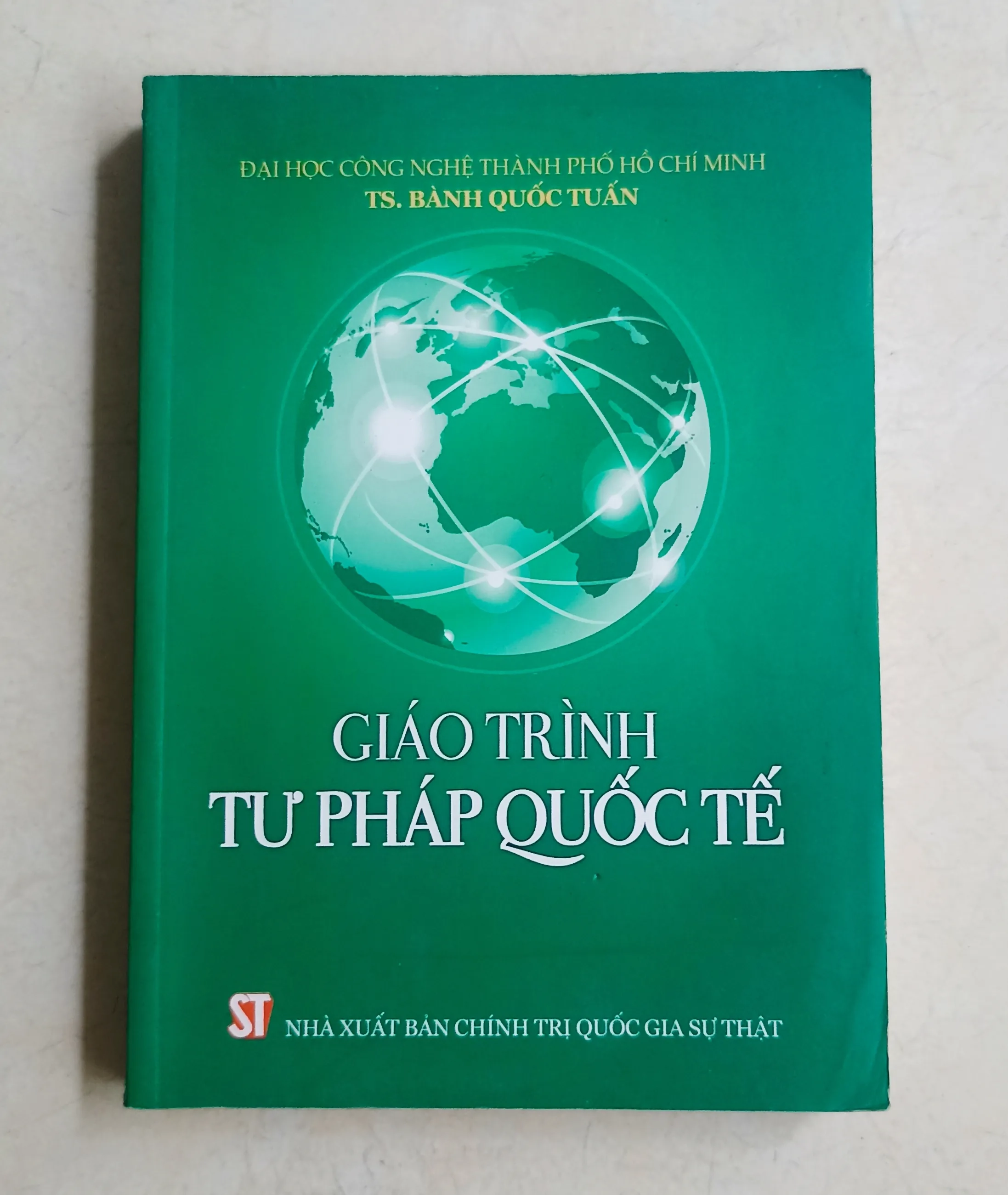 Giáo trình tư pháp quốc tế 🌻 by  - Sách Book Cover - Ngọc Hiển Books