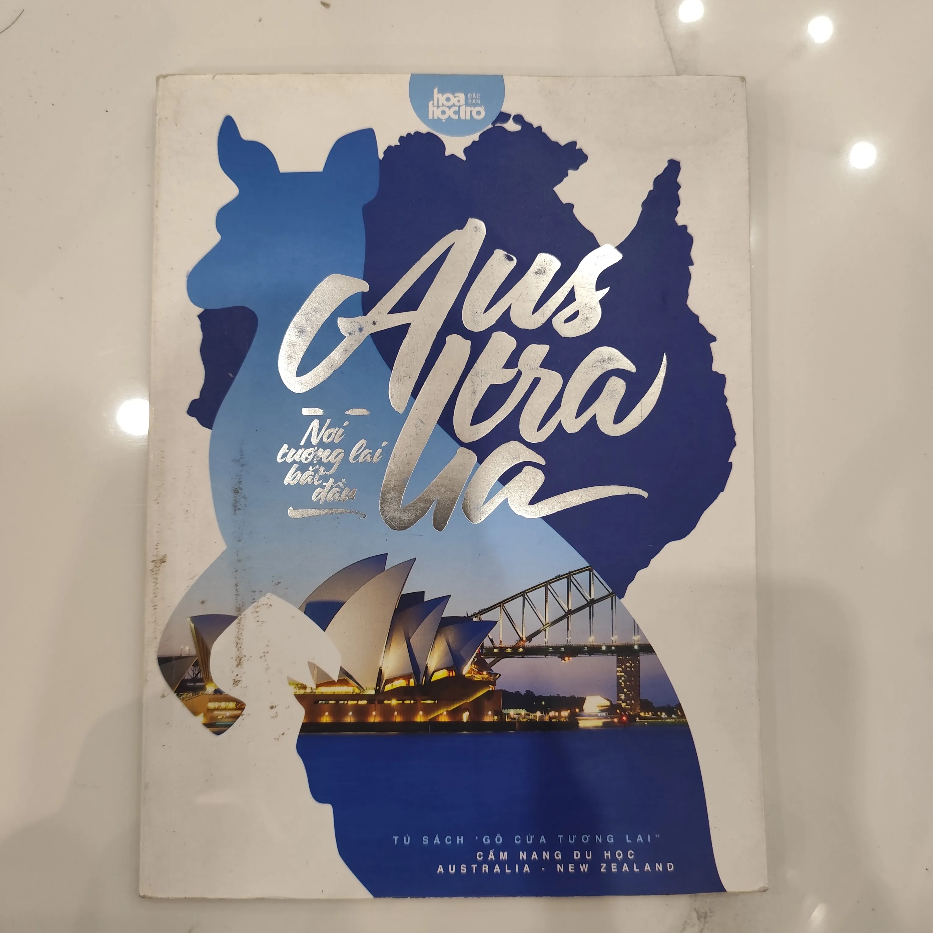 Australia nơi tương lai bắt đầu by  - Sách Book Cover - Ngọc Hiển Books