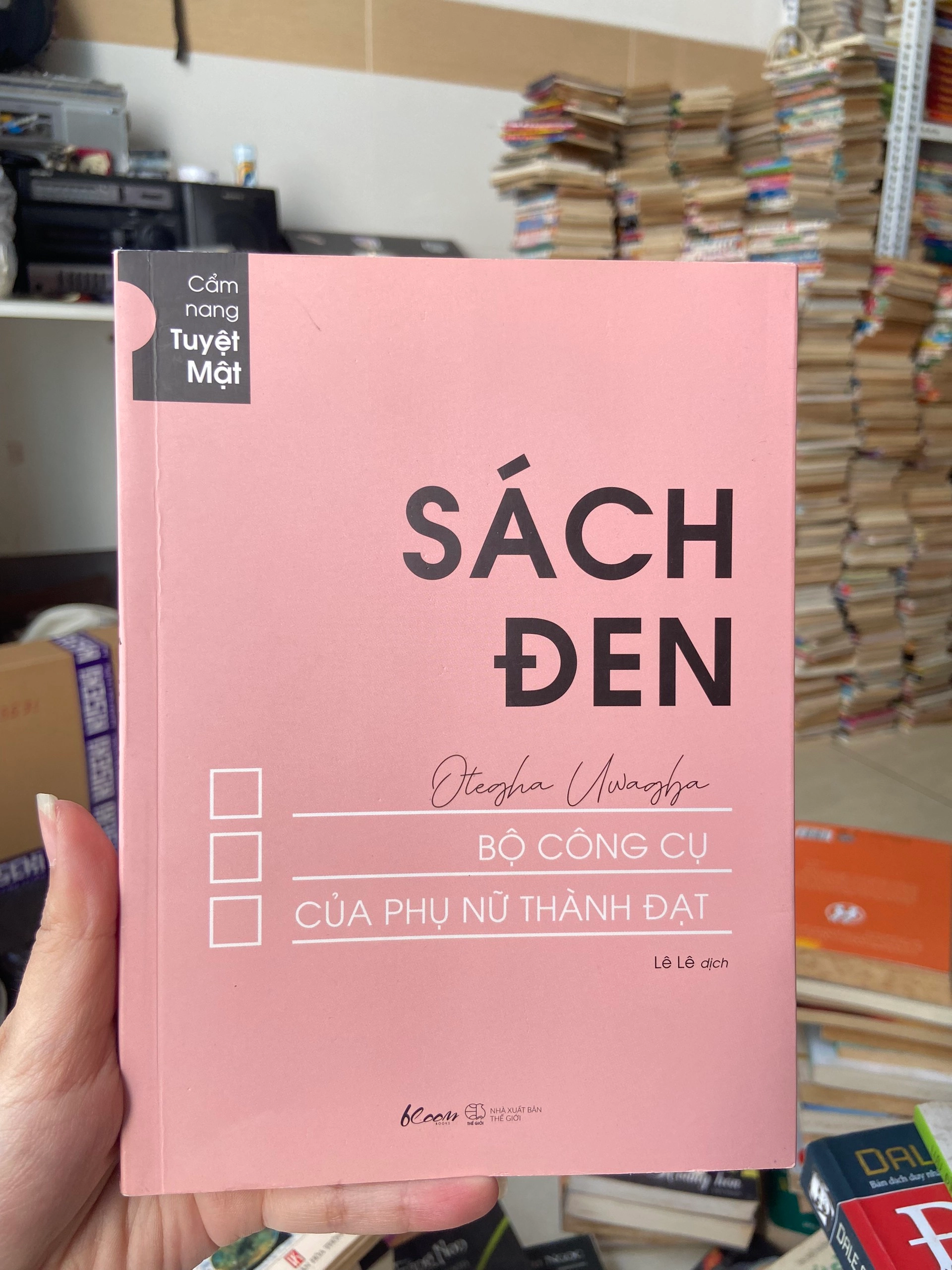 Sách Đen – Bộ Công Cụ Của Phụ Nữ Thành Đạt by  - Sách Book Cover - Ngọc Hiển Books