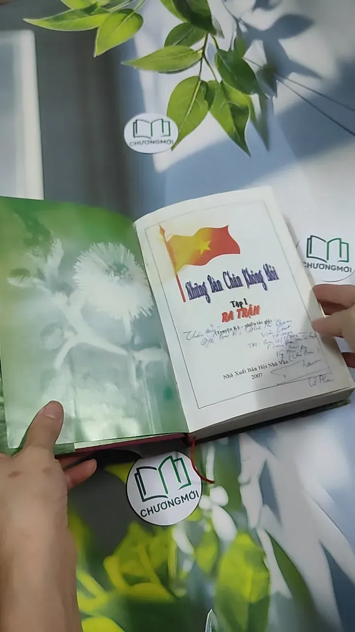 [MIỄN PHÍ BỌC SÁCH] Những Bàn Chân Không Mỏi 1: Ra Trận (Truyện Ký) 750805