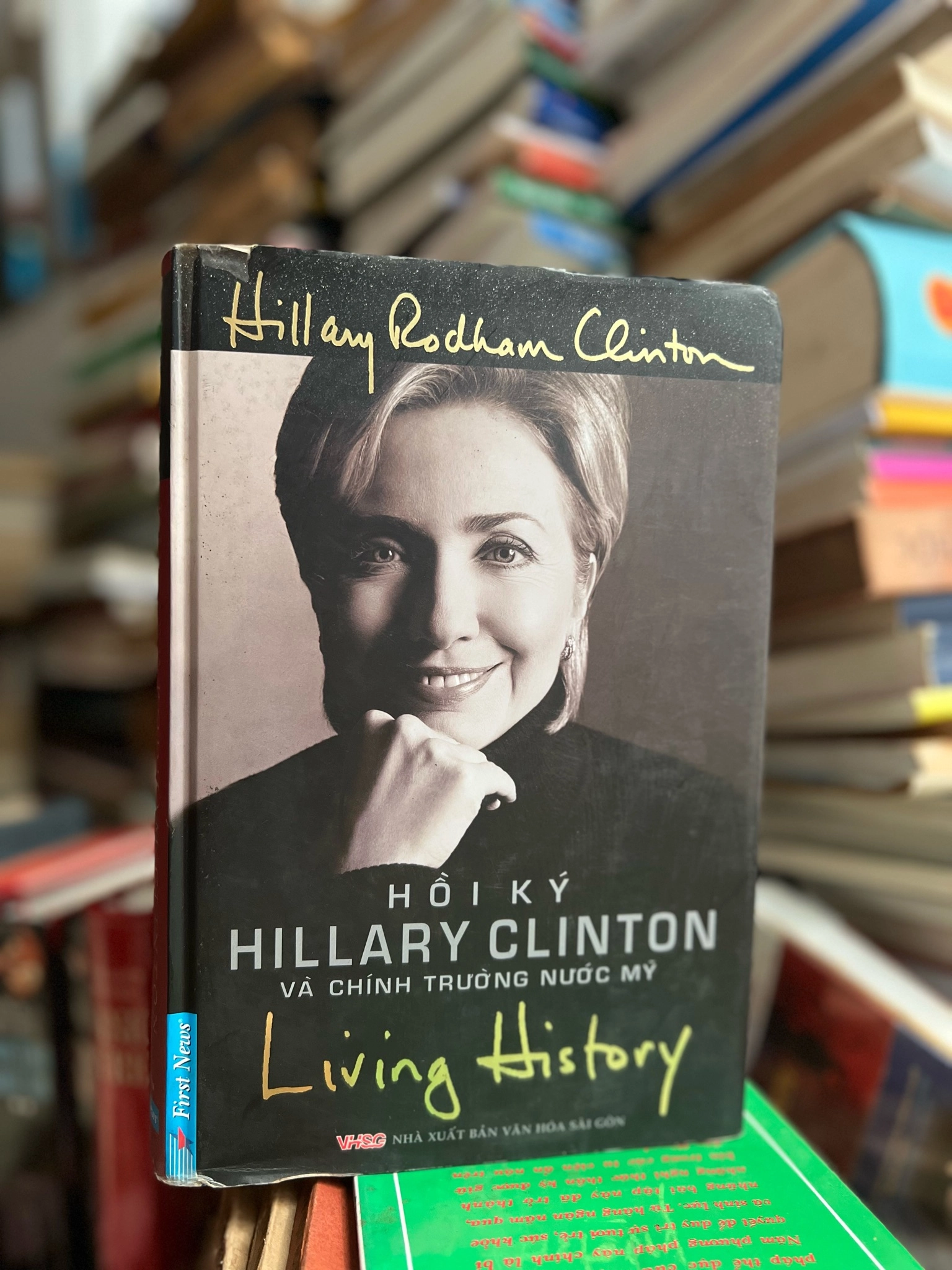Sách hồi ký :Living History - Hồi Ký Hillary Clinton Và Chính Trường Nước Mỹ- mới 80% by  - Sách Book Cover - Ngọc Hiển Books