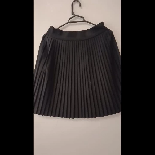 Chân váy xếp li đen