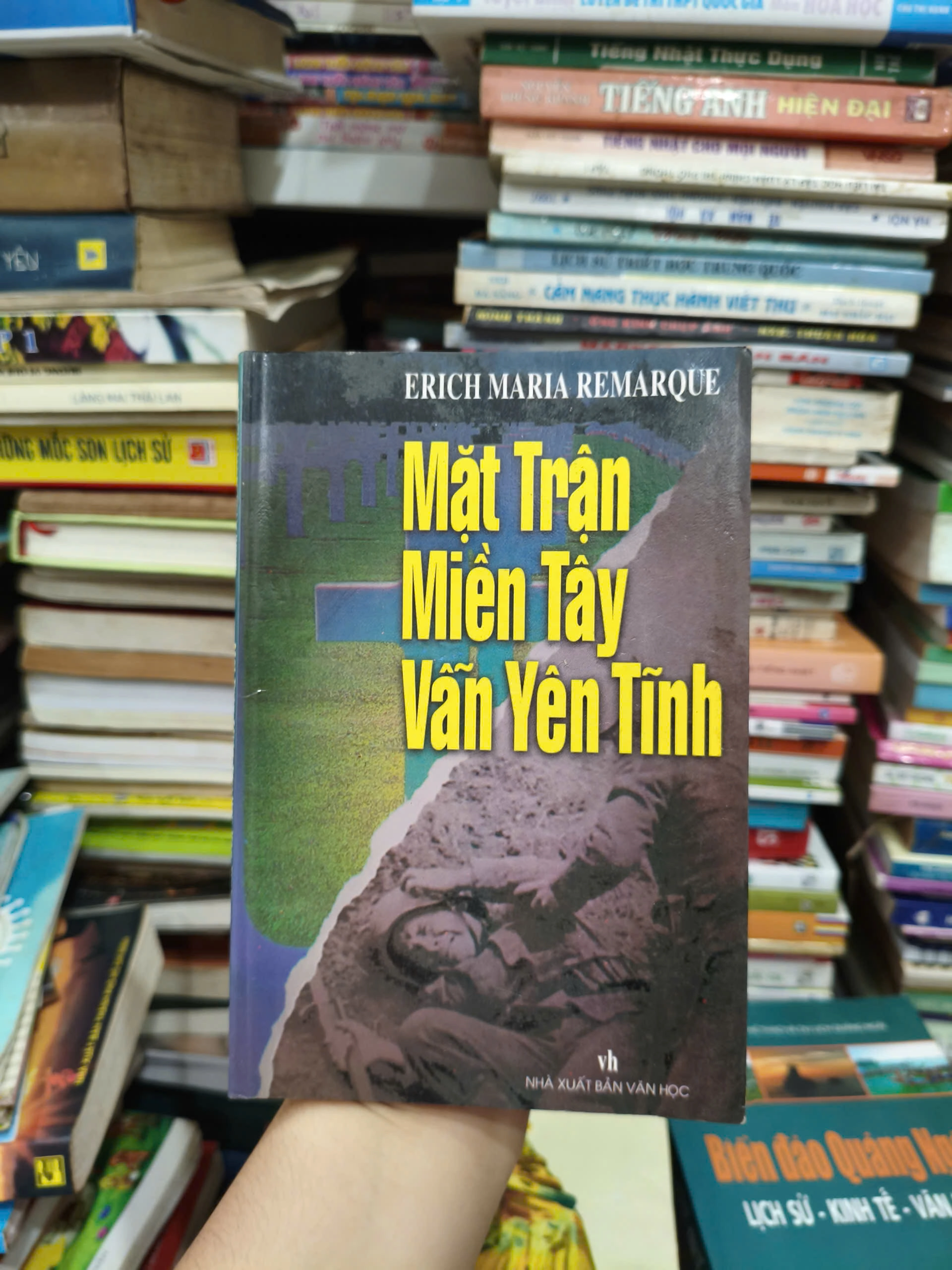 Mặt Trận Miền Tây Vẫn Yên Tĩnh by Erich Maria Remarque - Sách Book Cover - Ngọc Hiển Books