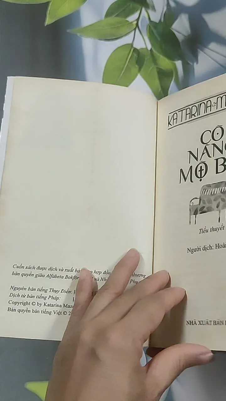 Cô nàng mộ bên - Katarina Mazetti 688632