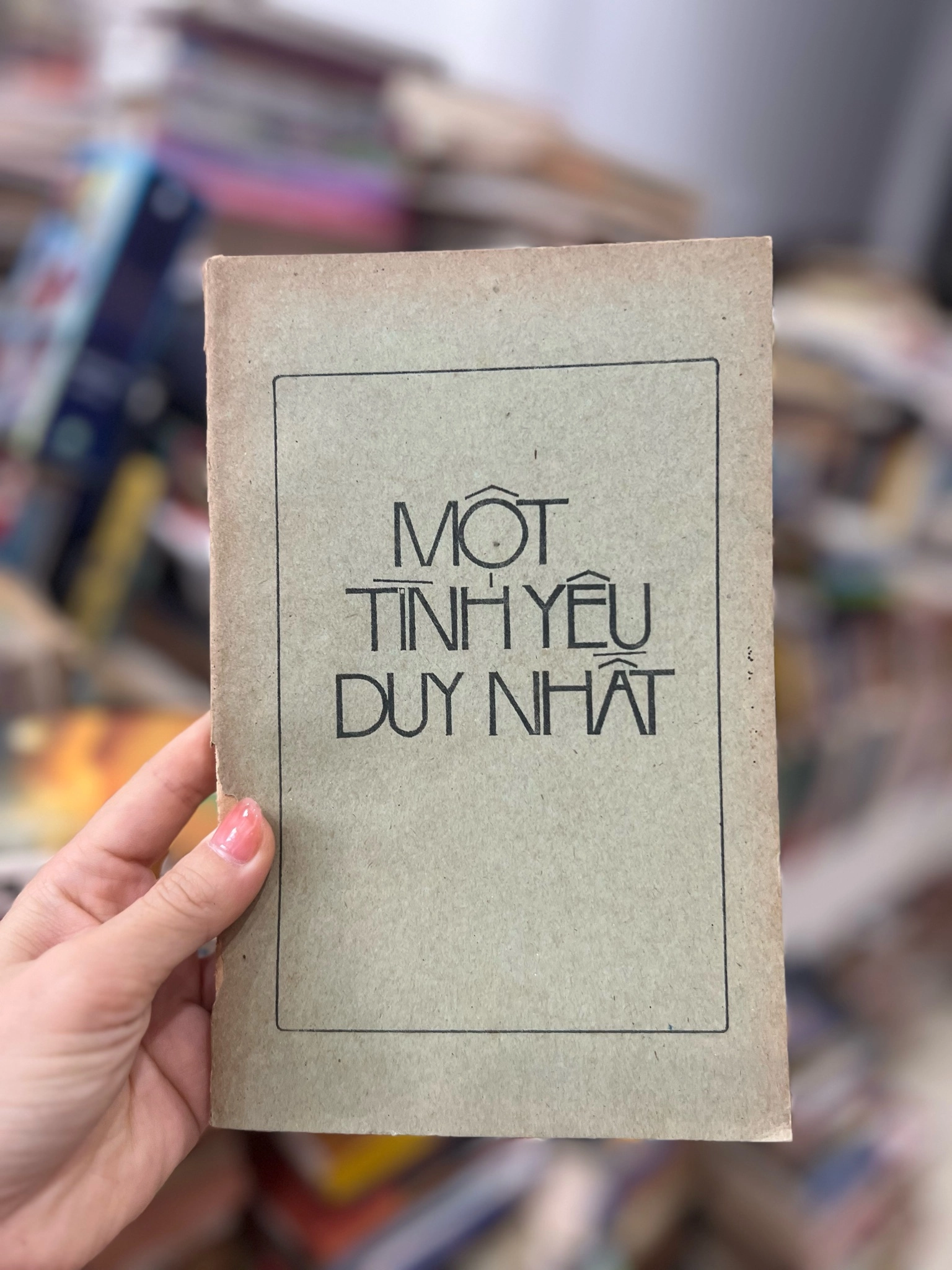 Một tình yêu duy nhất by  - Sách Book Cover - Ngọc Hiển Books