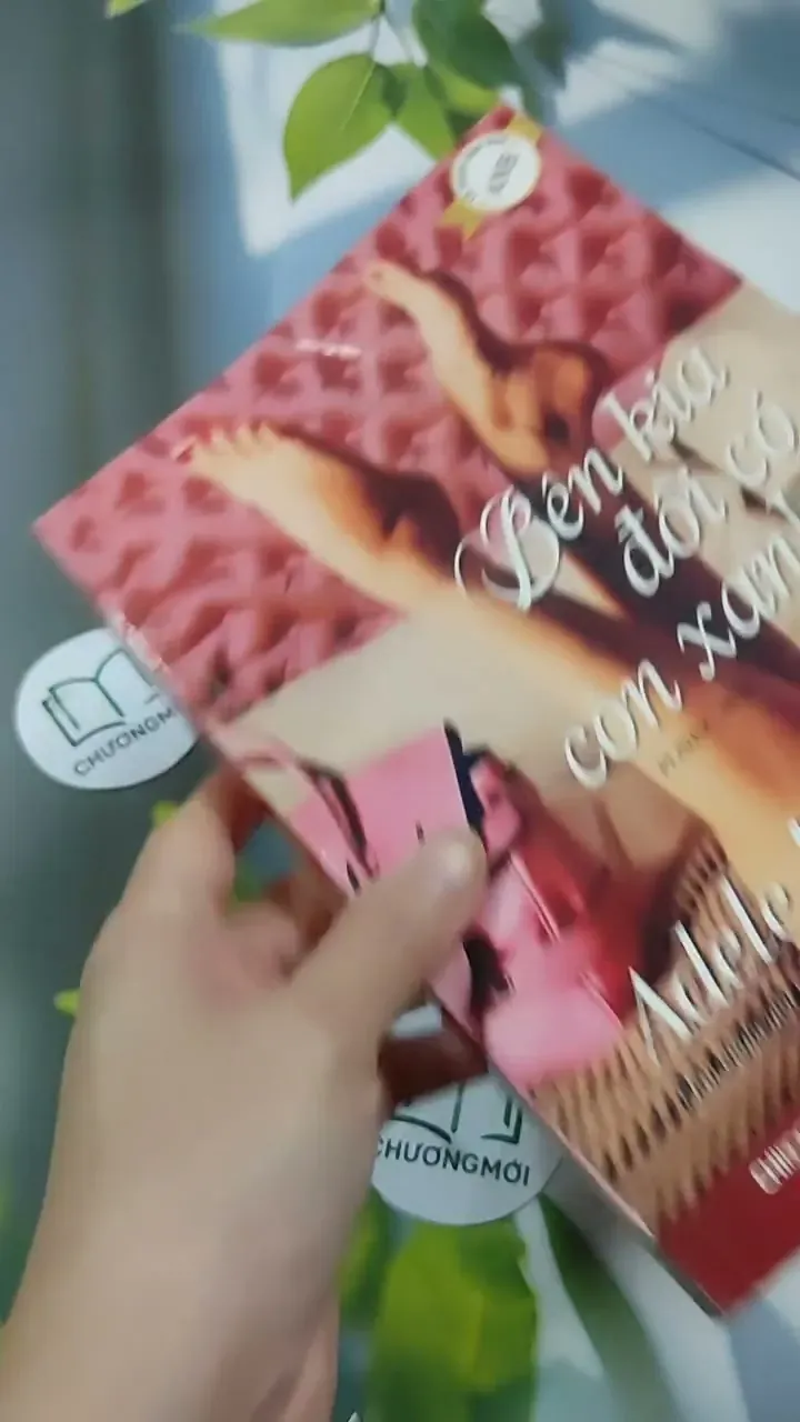 Bên Kia Đồi Cỏ Còn Xanh? - Adele Parks 707251