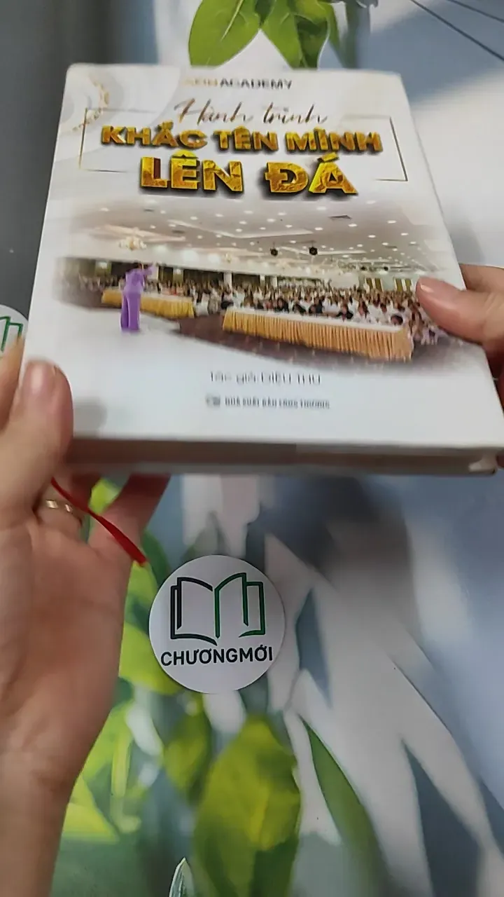 [MIỄN PHÍ BỌC SÁCH] Hành Trình Khắc Tên Mình Lên Đá - Diệu Thu 749593