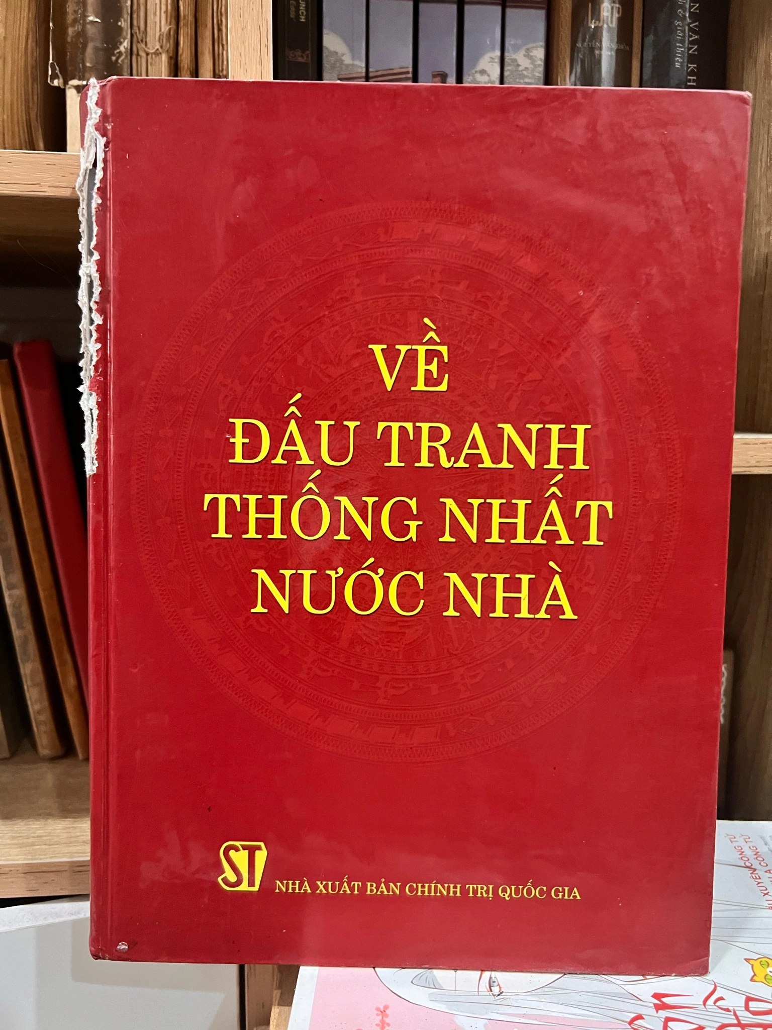 Về đấu tranh thống nhất nước nhà by  - Sách Book Cover - Ngọc Hiển Books