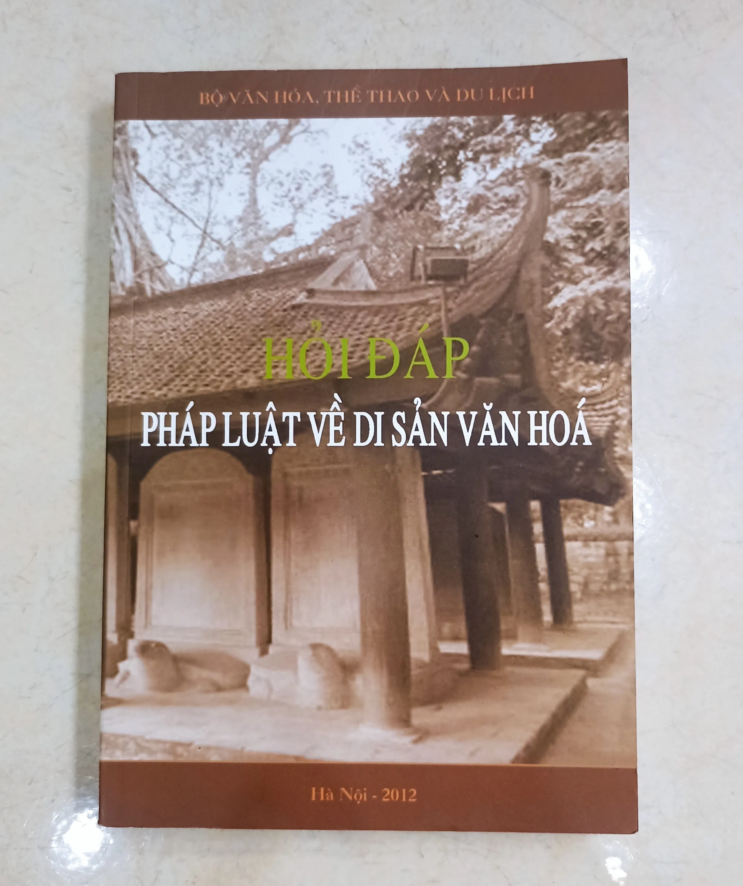 Hỏi đáp phát luật về di sản văn hóa 🌻 by  - Sách Book Cover - Ngọc Hiển Books
