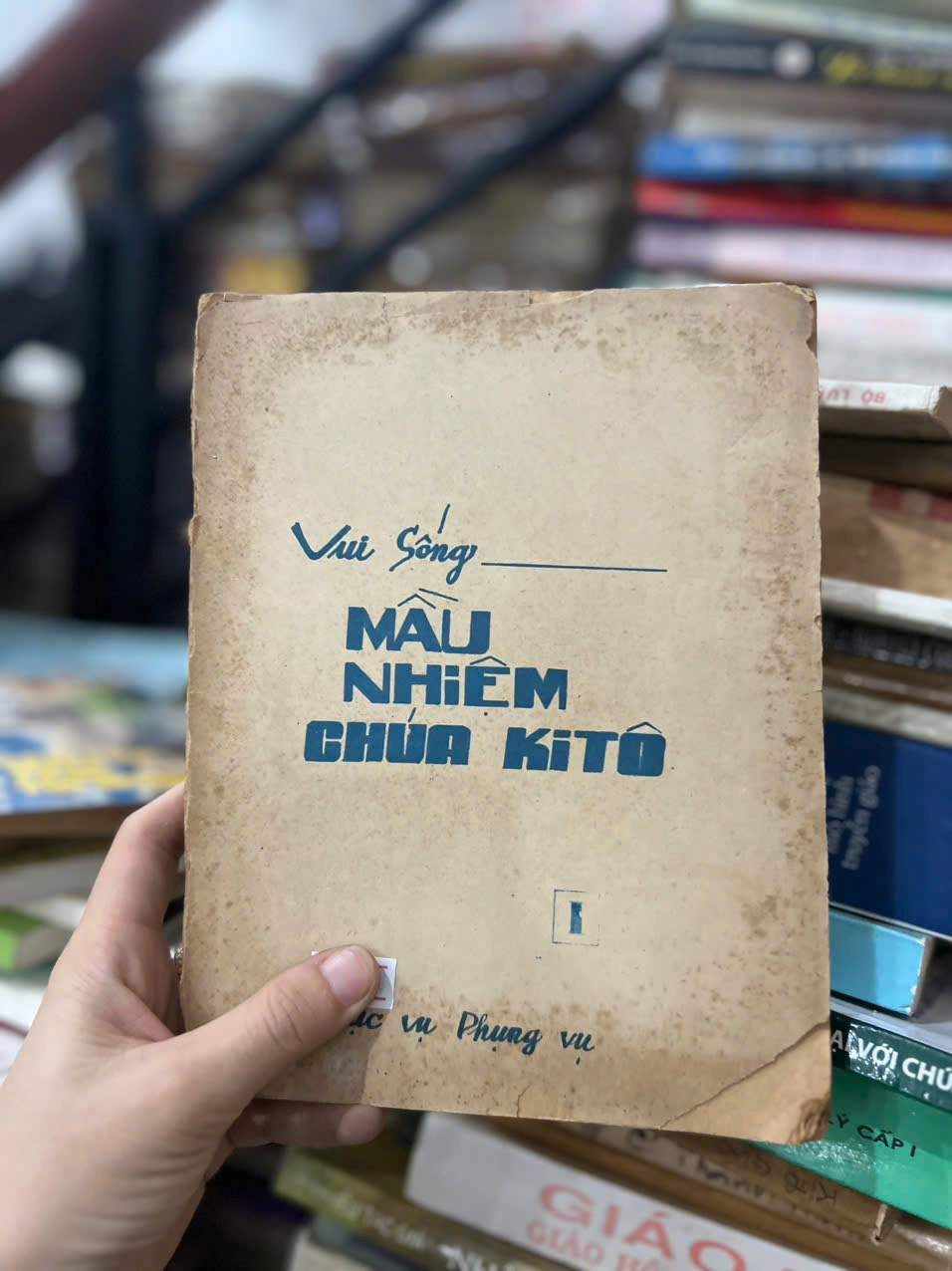 Vui Sống - Màu Nhiệm Chúa KiTô by Không tìm thấy thông tin tác giả rõ ràng trên các nguồn được yêu cầu - Sách Book Cover - Ngọc Hiển Books