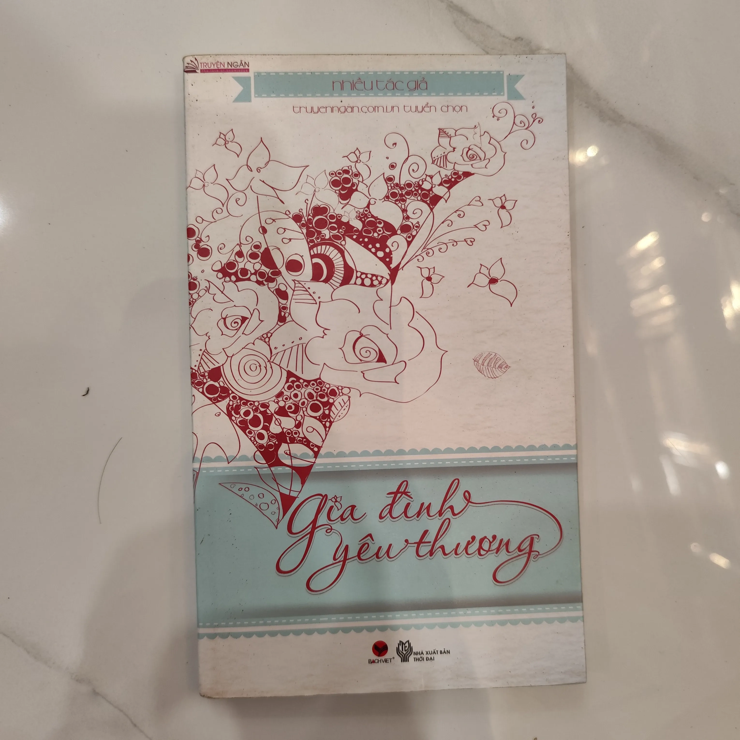 Gia đình yêu thương by  - Sách Book Cover - Ngọc Hiển Books