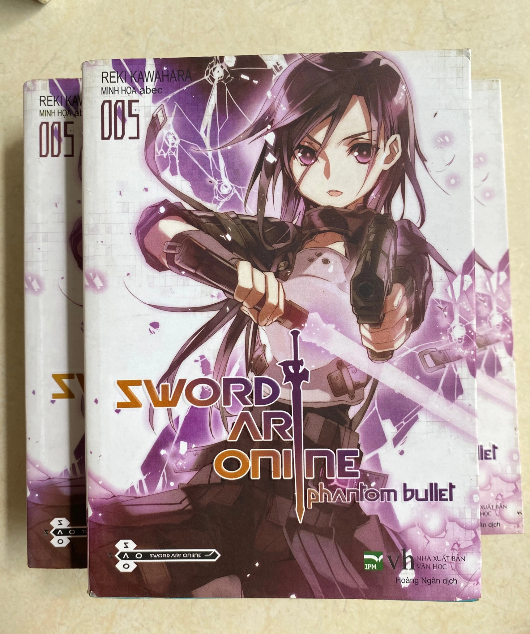 Sword Art Online - Tập 5: Phantom Bullet by Reki Kawahara - Sách Book Cover - Ngọc Hiển Books