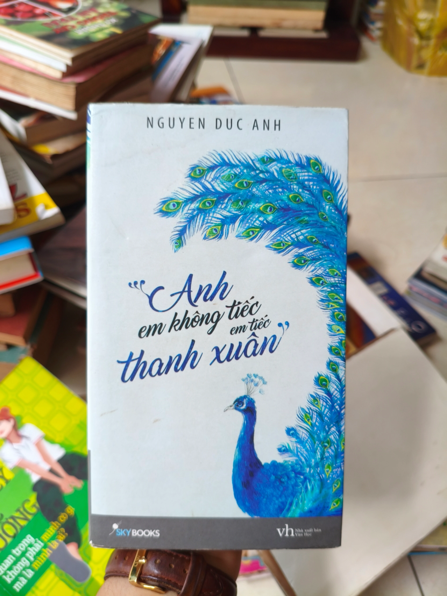 Anh em không tiếc em tiết thanh xuân by  - Sách Book Cover - Ngọc Hiển Books