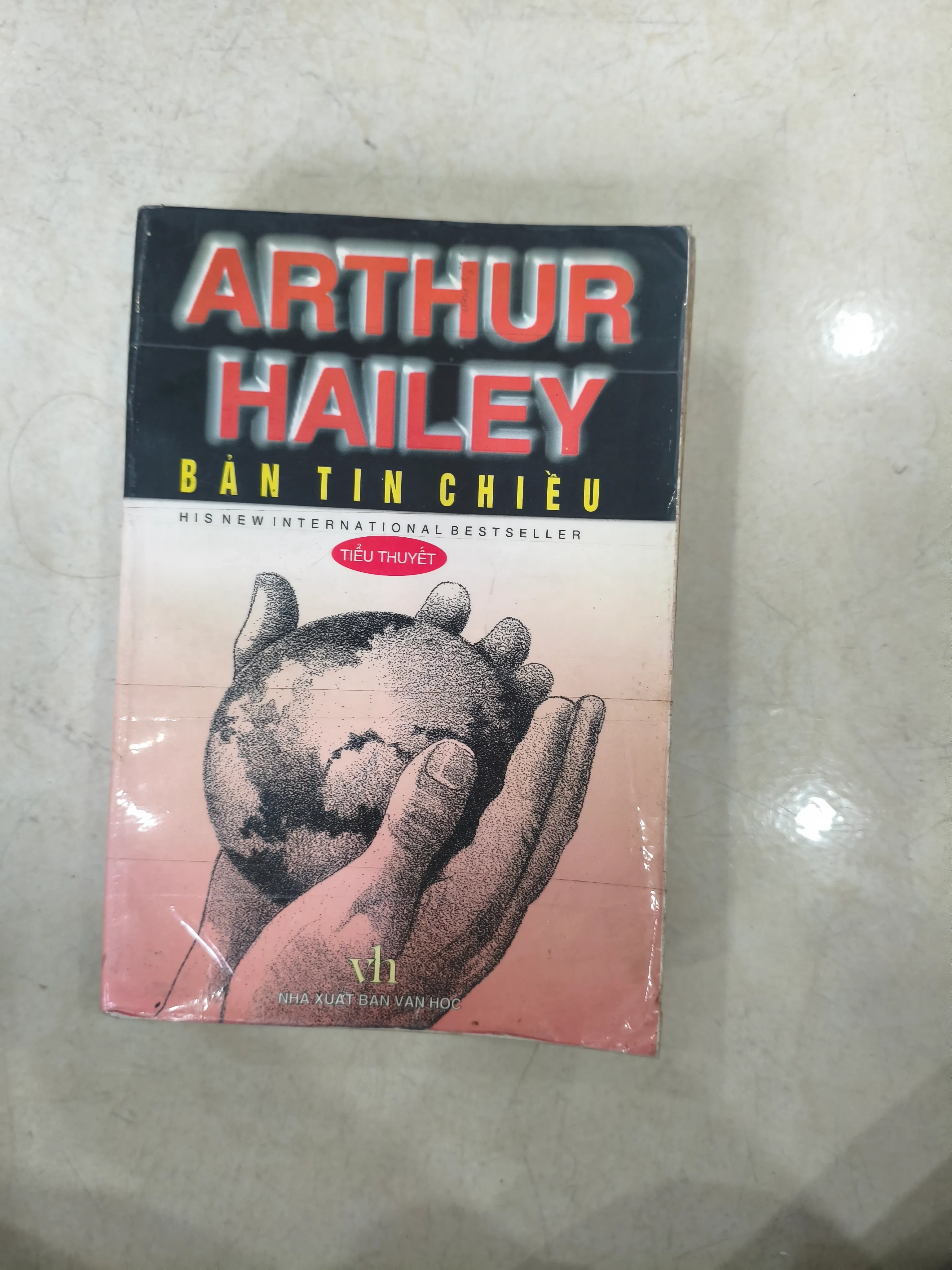 Bản tin chiều 🌱 by  - Sách Book Cover - Ngọc Hiển Books