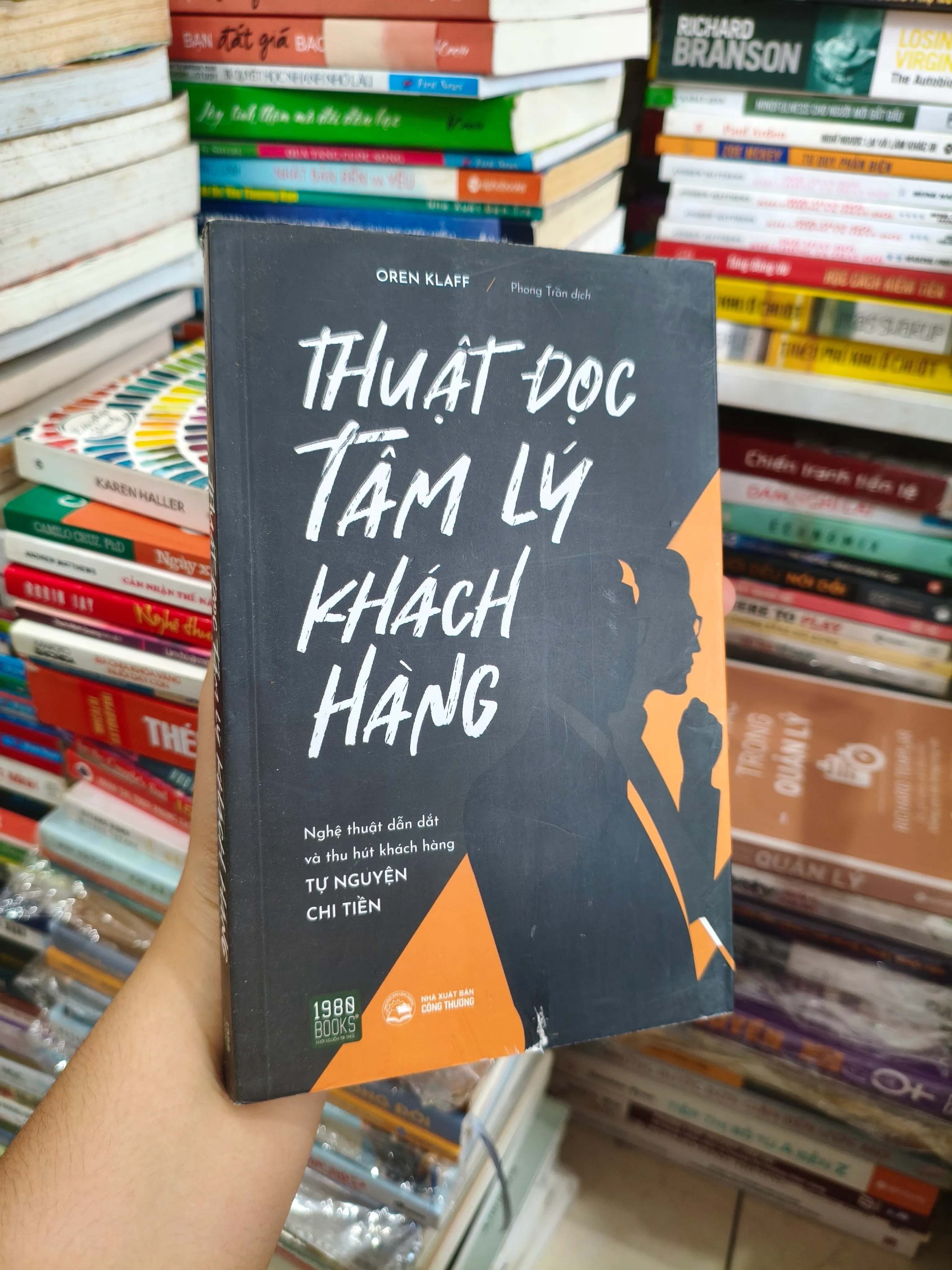 Thuật đọc tâm lí khách hàng 🌱 by  - Sách Book Cover - Ngọc Hiển Books
