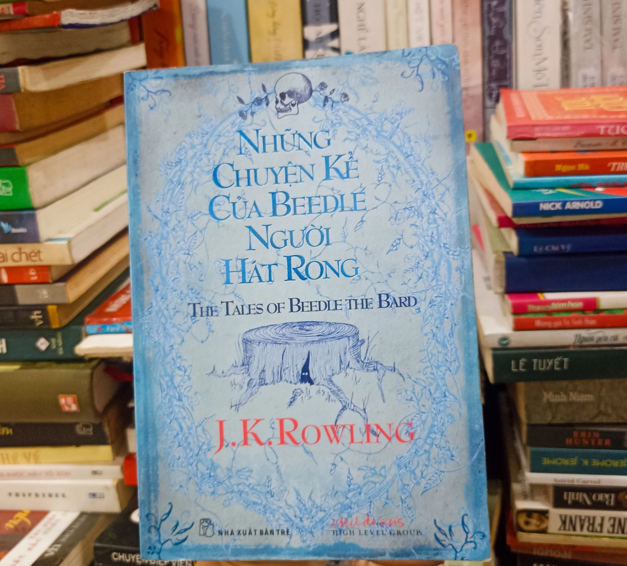 Những chuyện kể của beedle người hát rong 🌻 by J.K. Rowling - Sách Book Cover - Ngọc Hiển Books