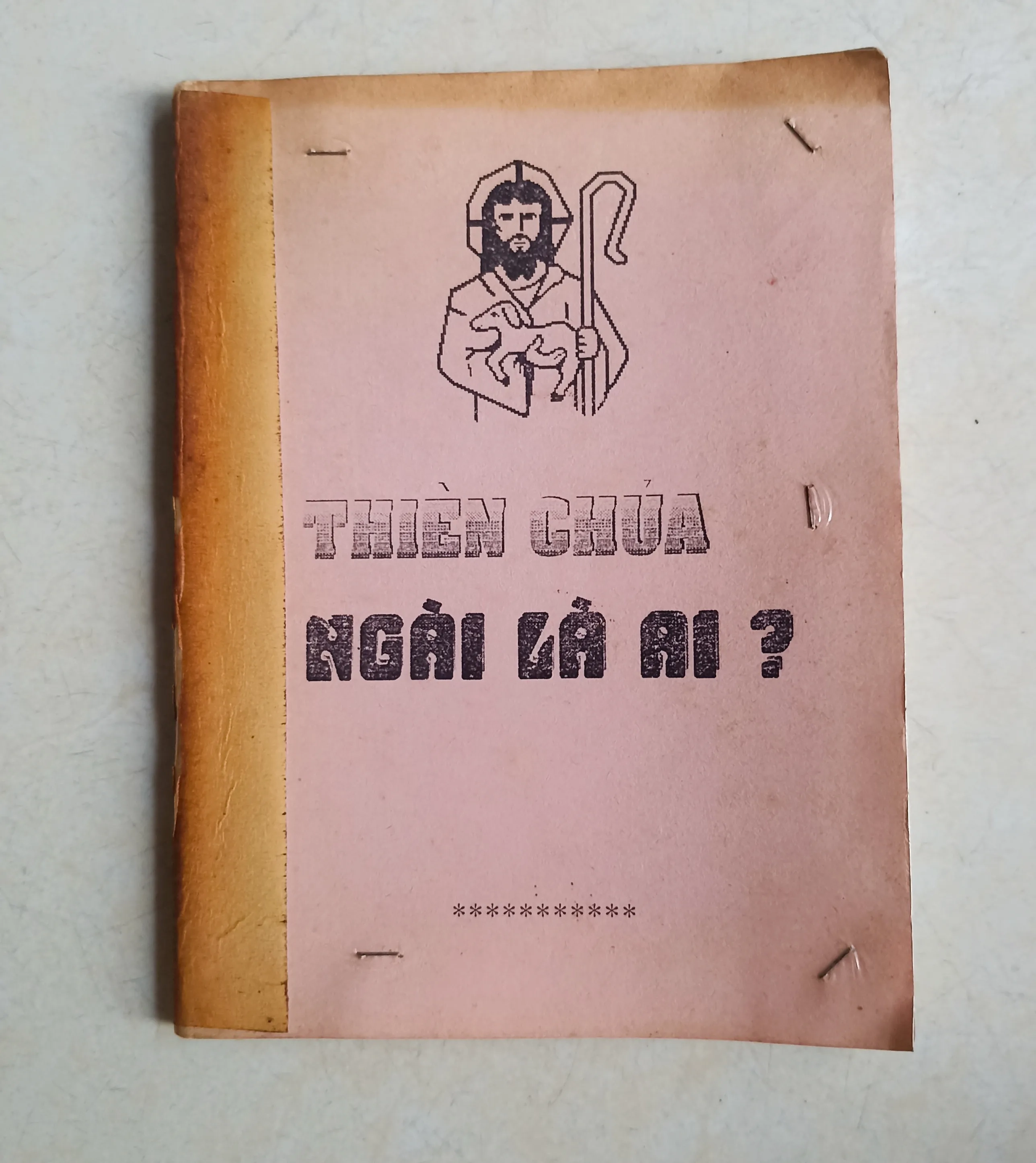 Thiên Chúa Ngài là ai 🌻 by  - Sách Book Cover - Ngọc Hiển Books