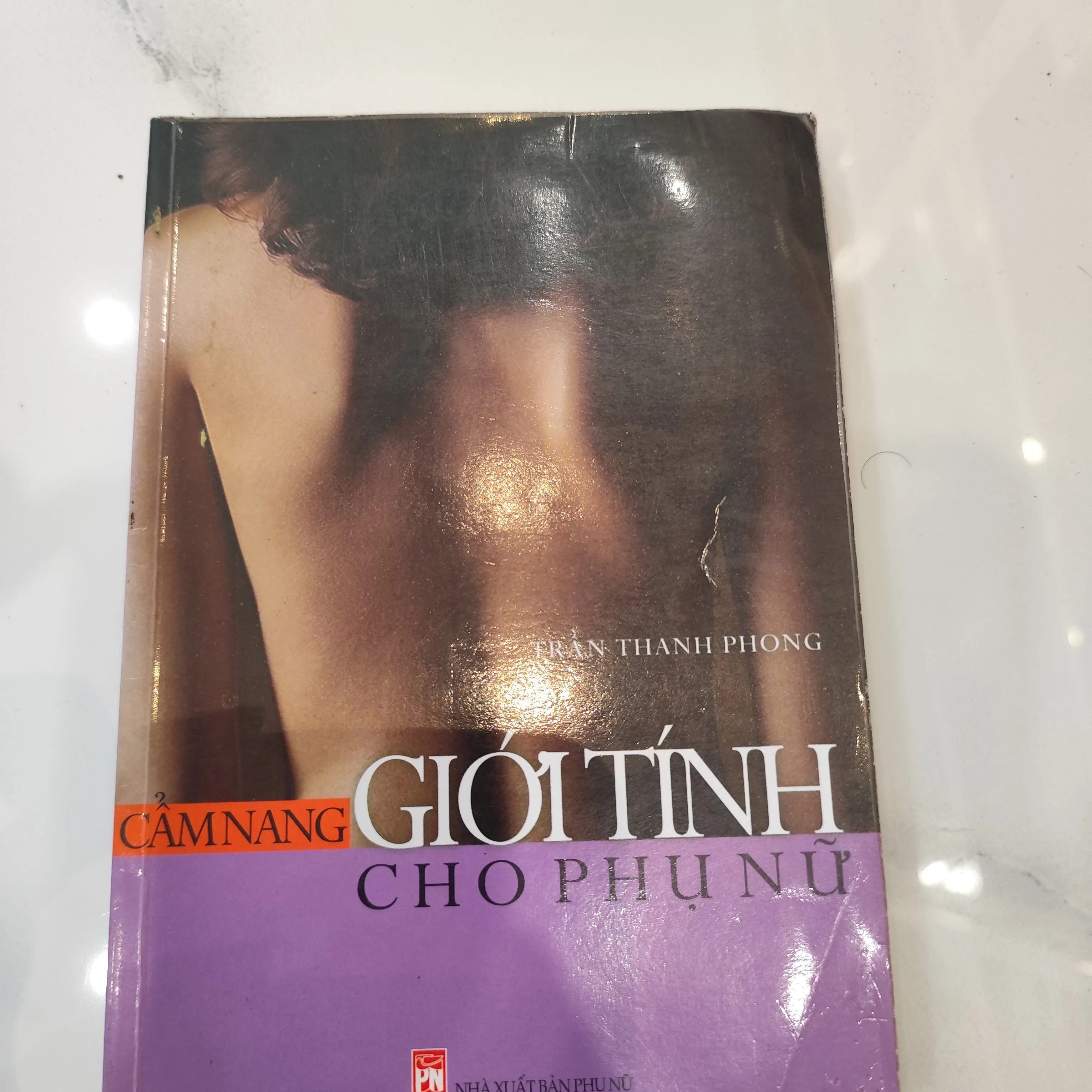 Cẩm nang giới tính cho phụ nữ by  - Sách Book Cover - Ngọc Hiển Books