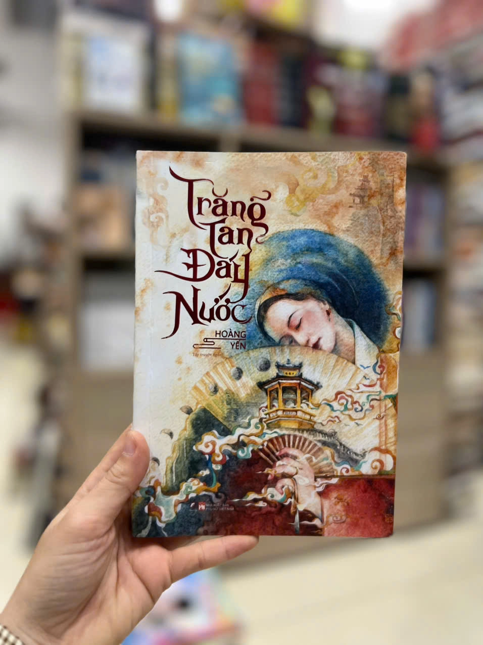 Trăng Tan Đáy Nước - Hoàng Yến by  - Sách Book Cover - Ngọc Hiển Books